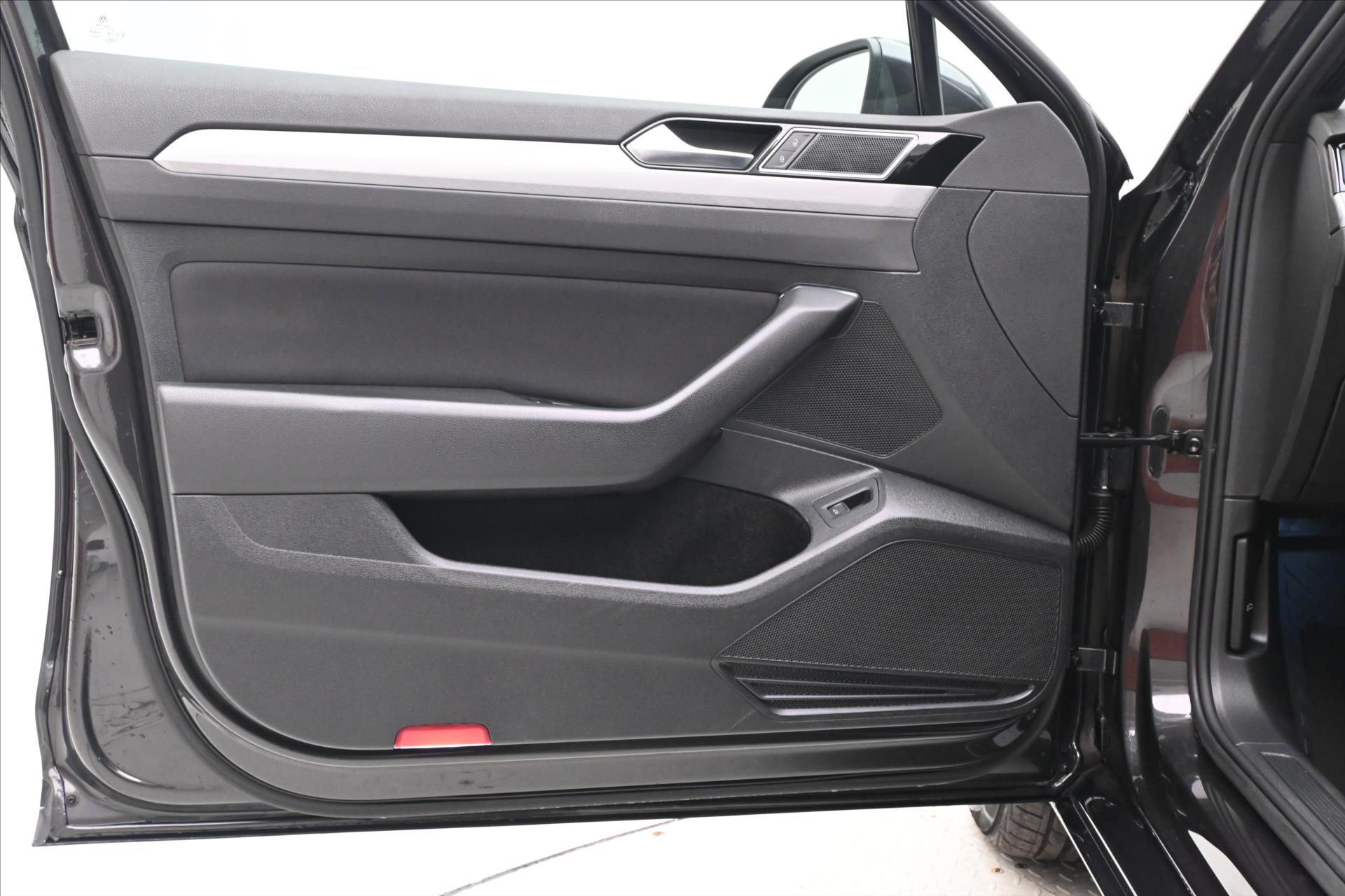 Hlavní fotografie vozu Volkswagen Passat 2,0 TDI 110kW DSG Business Záruka až 5 let (25)