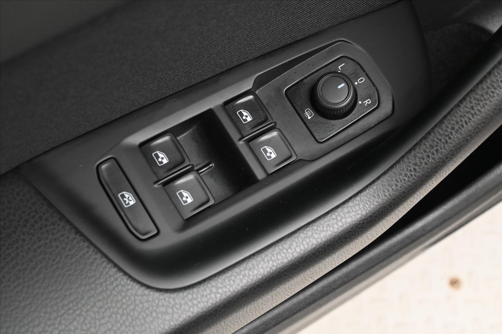 Hlavní fotografie vozu Volkswagen Passat 2,0 TDI 110kW DSG Business Záruka až 5 let (26)