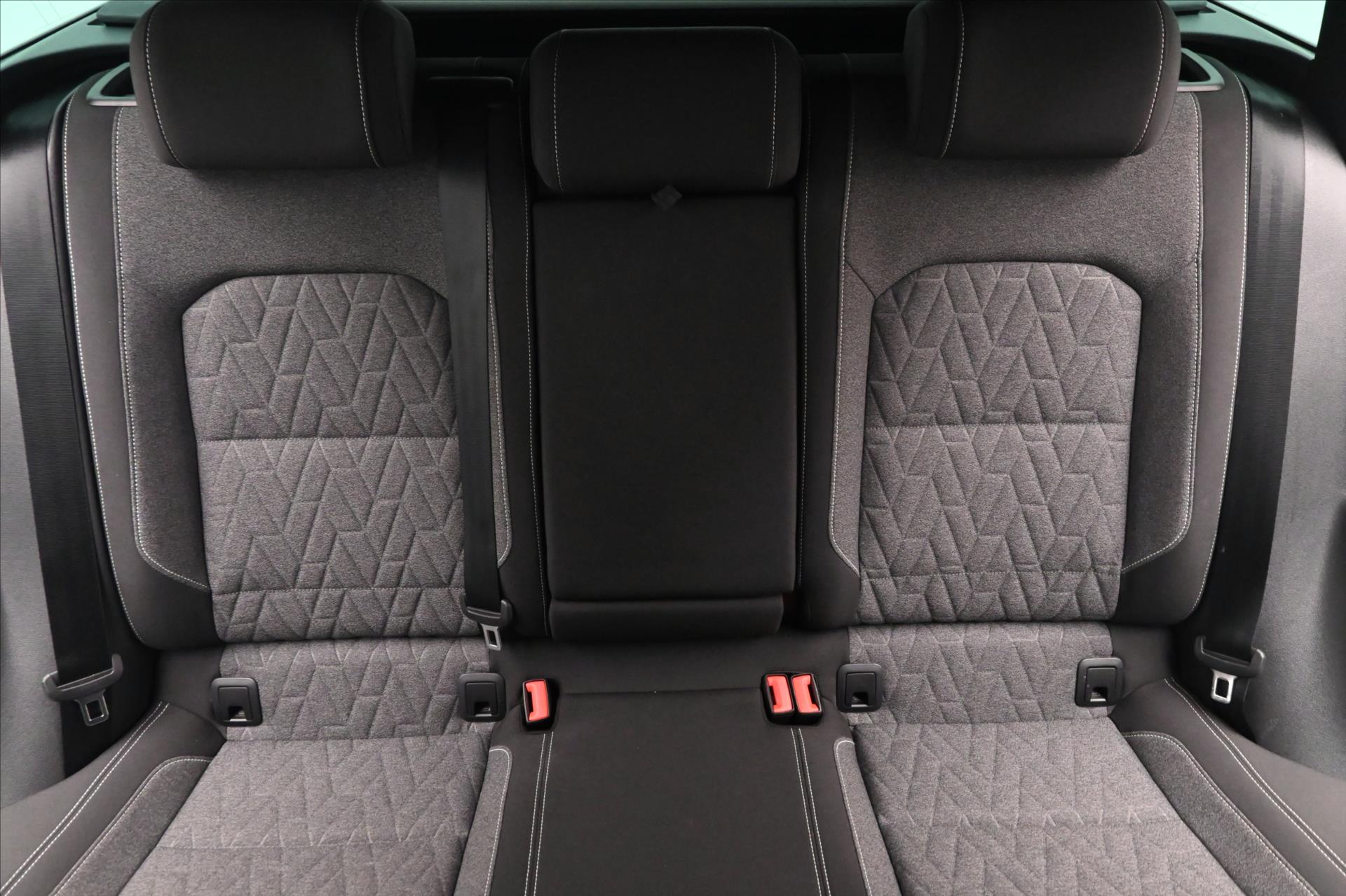 Hlavní fotografie vozu Volkswagen Passat 2,0 TDI 110kW DSG Business Záruka až 5 let (28)