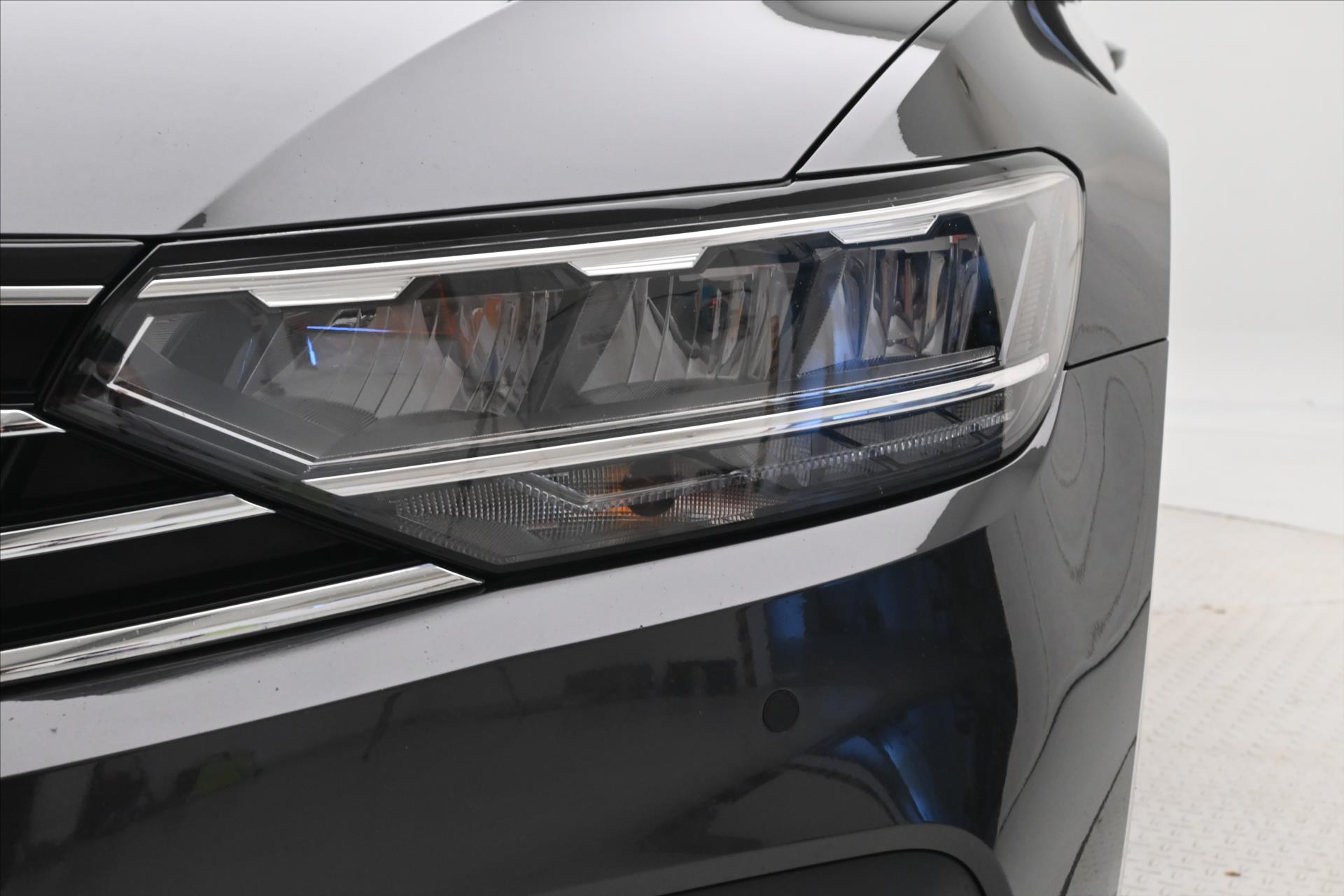 Hlavní fotografie vozu Volkswagen Passat 2,0 TDI 110kW DSG Business Záruka až 5 let (30)