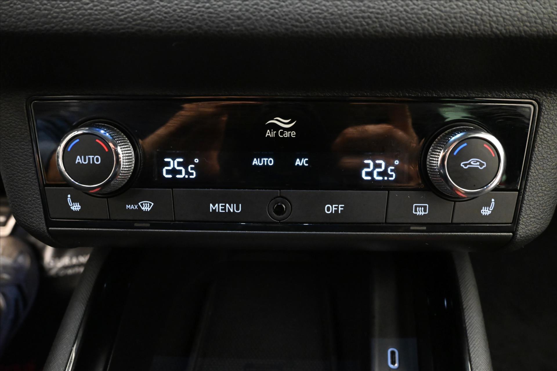 Hlavní fotografie vozu Škoda Kamiq 1,0 TSI 81 kW Monte Carlo Záruka až 5 let (21)