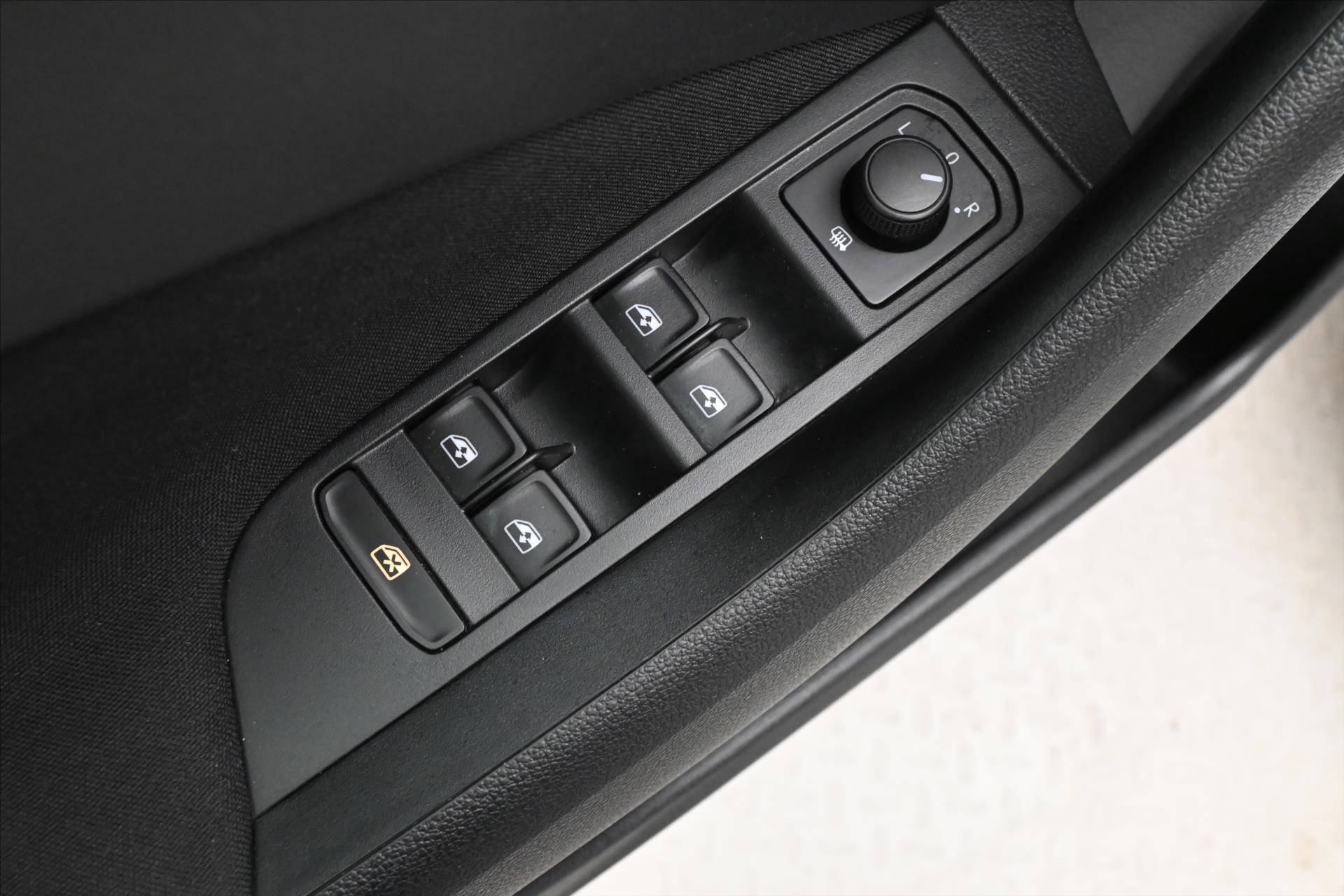 Hlavní fotografie vozu Škoda Kamiq 1,0 TSI 81 kW Monte Carlo Záruka až 5 let (25)