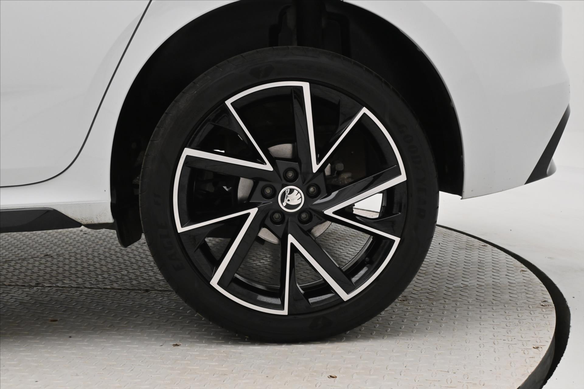 Hlavní fotografie vozu Škoda Kamiq 1,0 TSI 81 kW Monte Carlo Záruka až 5 let (30)