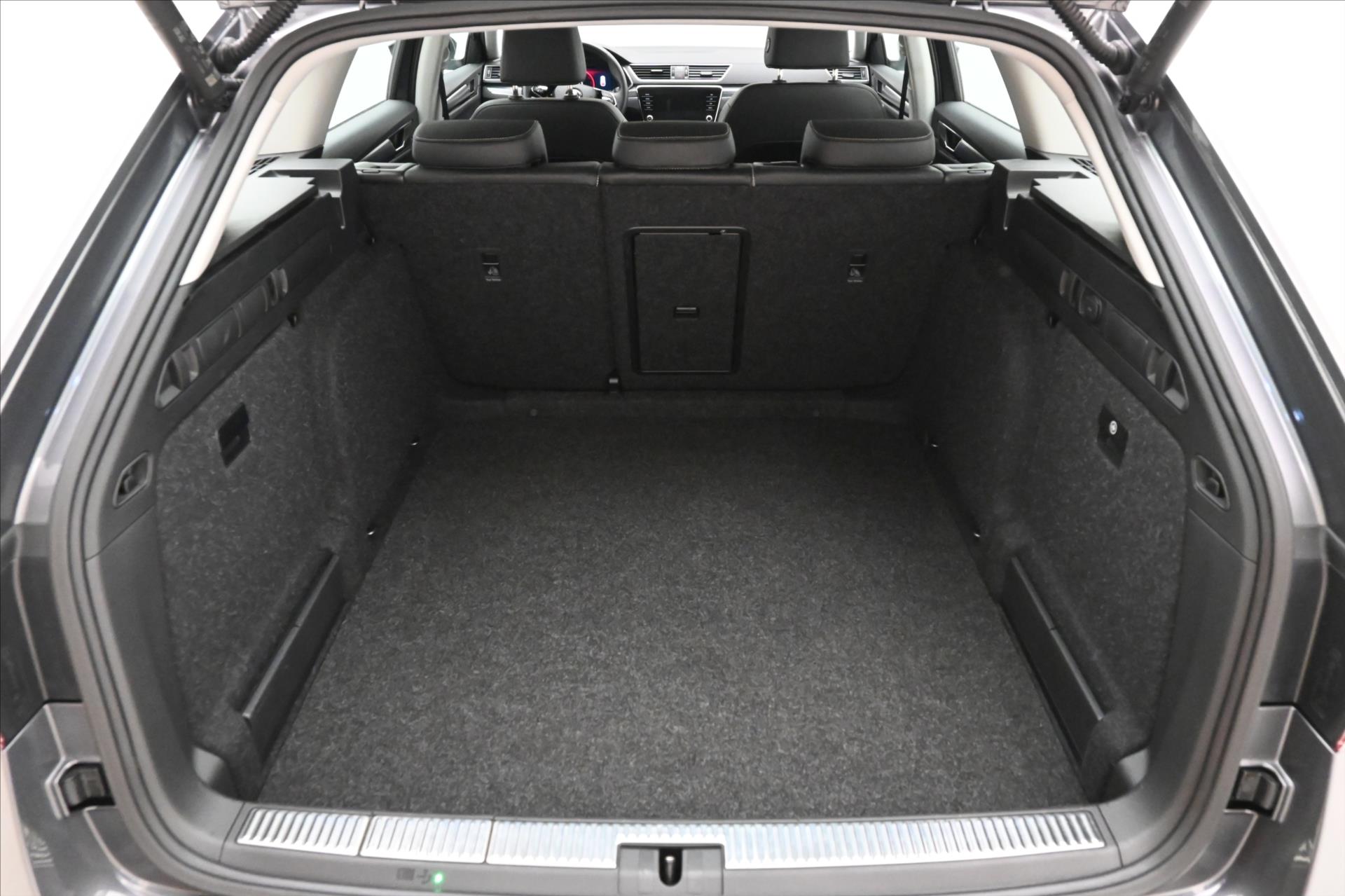 Hlavní fotografie vozu Škoda Superb 2,0 TDI 110kW DSG Style Záruka až 5 let (11)