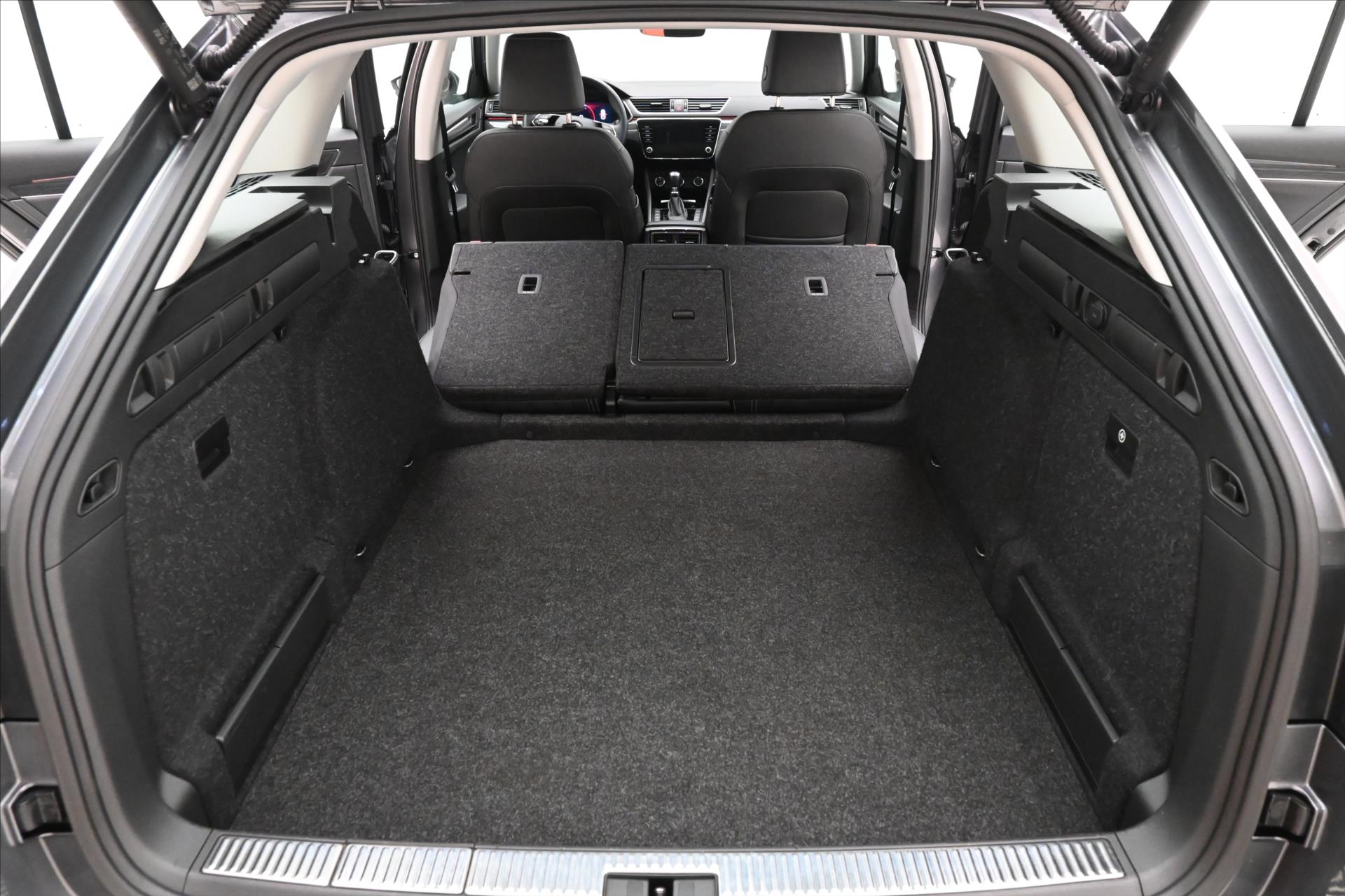 Hlavní fotografie vozu Škoda Superb 2,0 TDI 110kW DSG Style Záruka až 5 let (12)