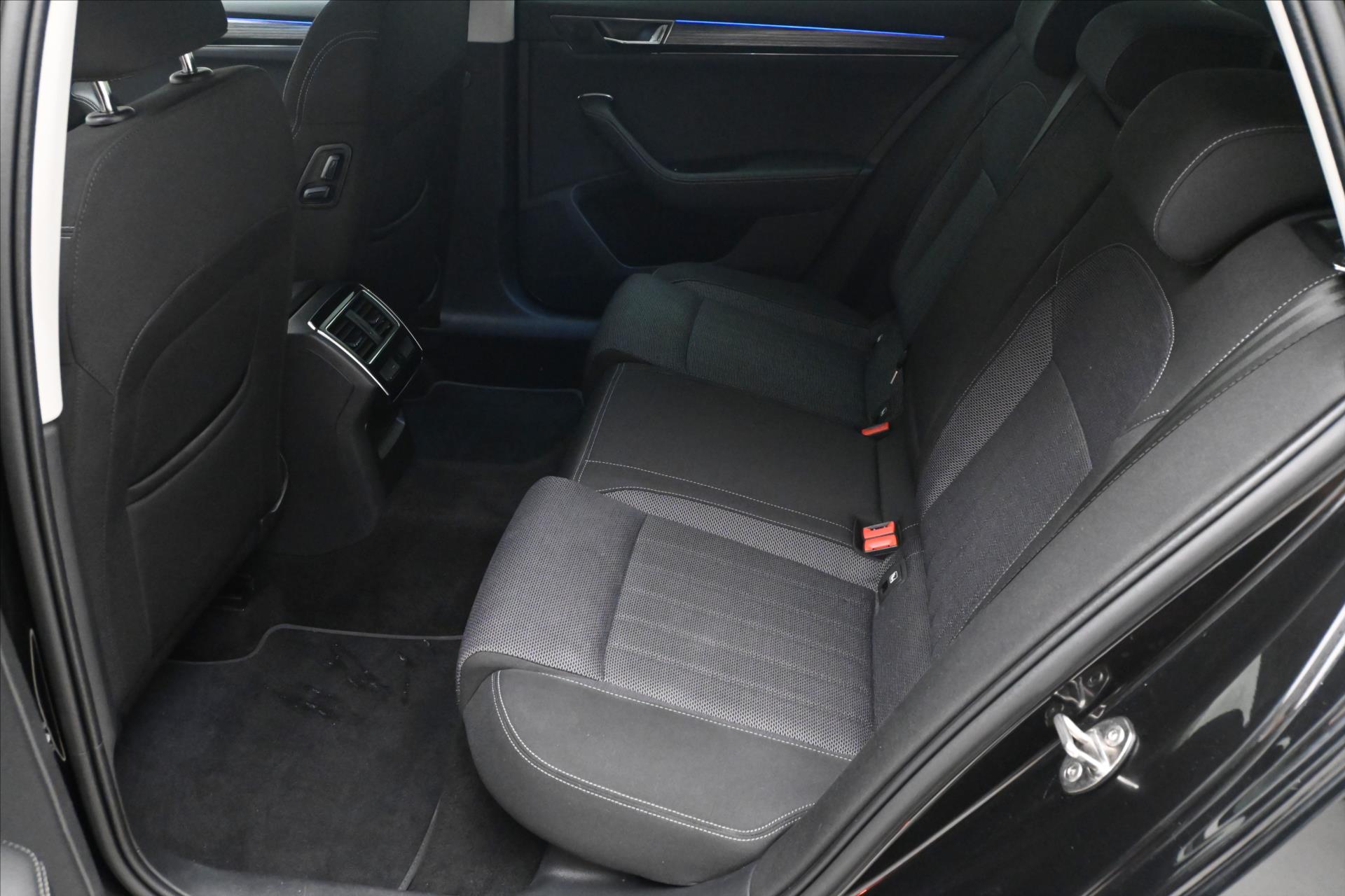 Hlavní fotografie vozu Škoda Superb 2,0 TDI 110 kW DSG Style Záruka až 5 let (14)