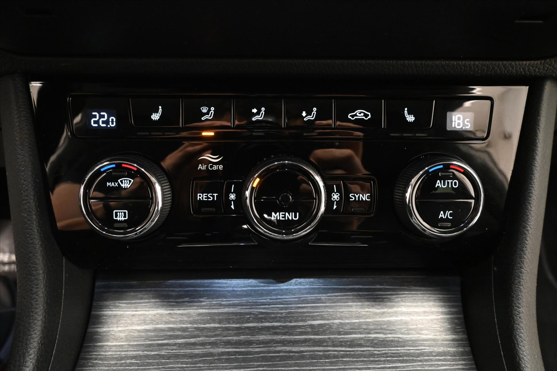 Hlavní fotografie vozu Škoda Superb 2,0 TDI 110 kW DSG Style Záruka až 5 let (21)