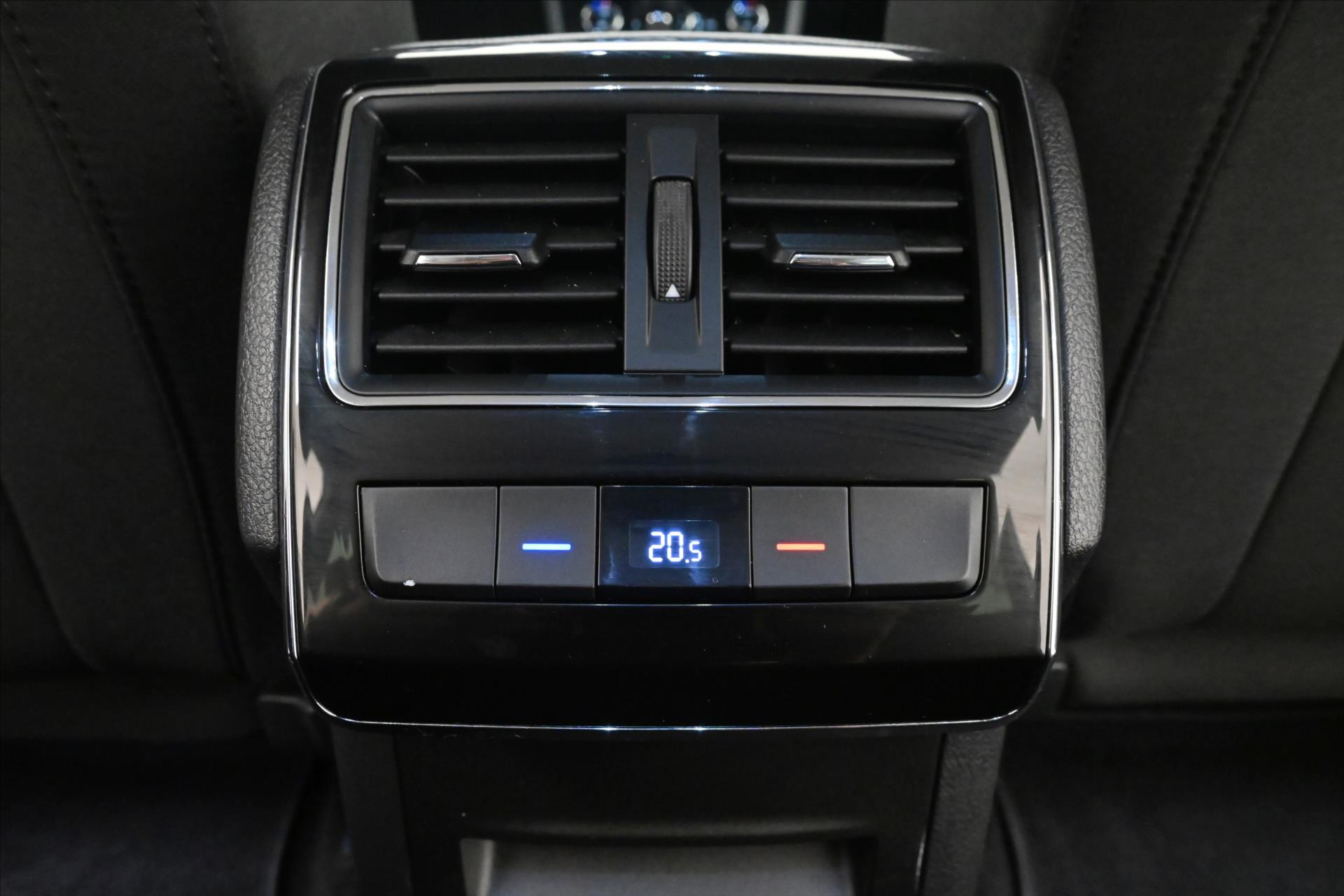 Hlavní fotografie vozu Škoda Superb 2,0 TDI 110 kW DSG Style Záruka až 5 let (22)