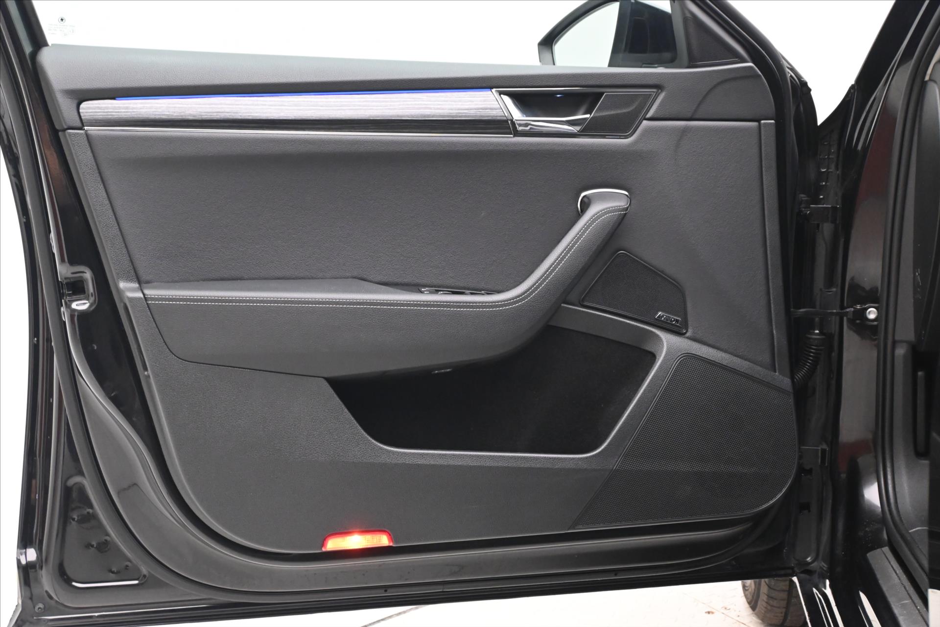 Hlavní fotografie vozu Škoda Superb 2,0 TDI 110 kW DSG Style Záruka až 5 let (25)