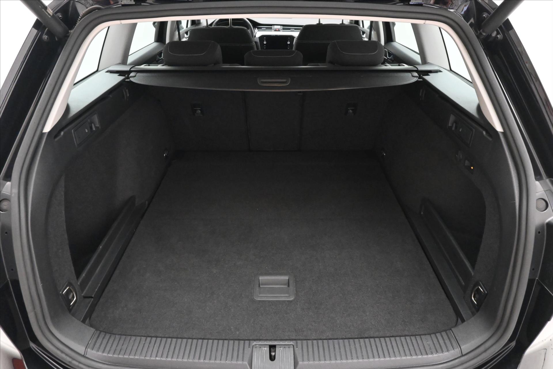 Hlavní fotografie vozu Volkswagen Passat 2,0 TDI 110kW DSG Business Záruka až 5 let (10)