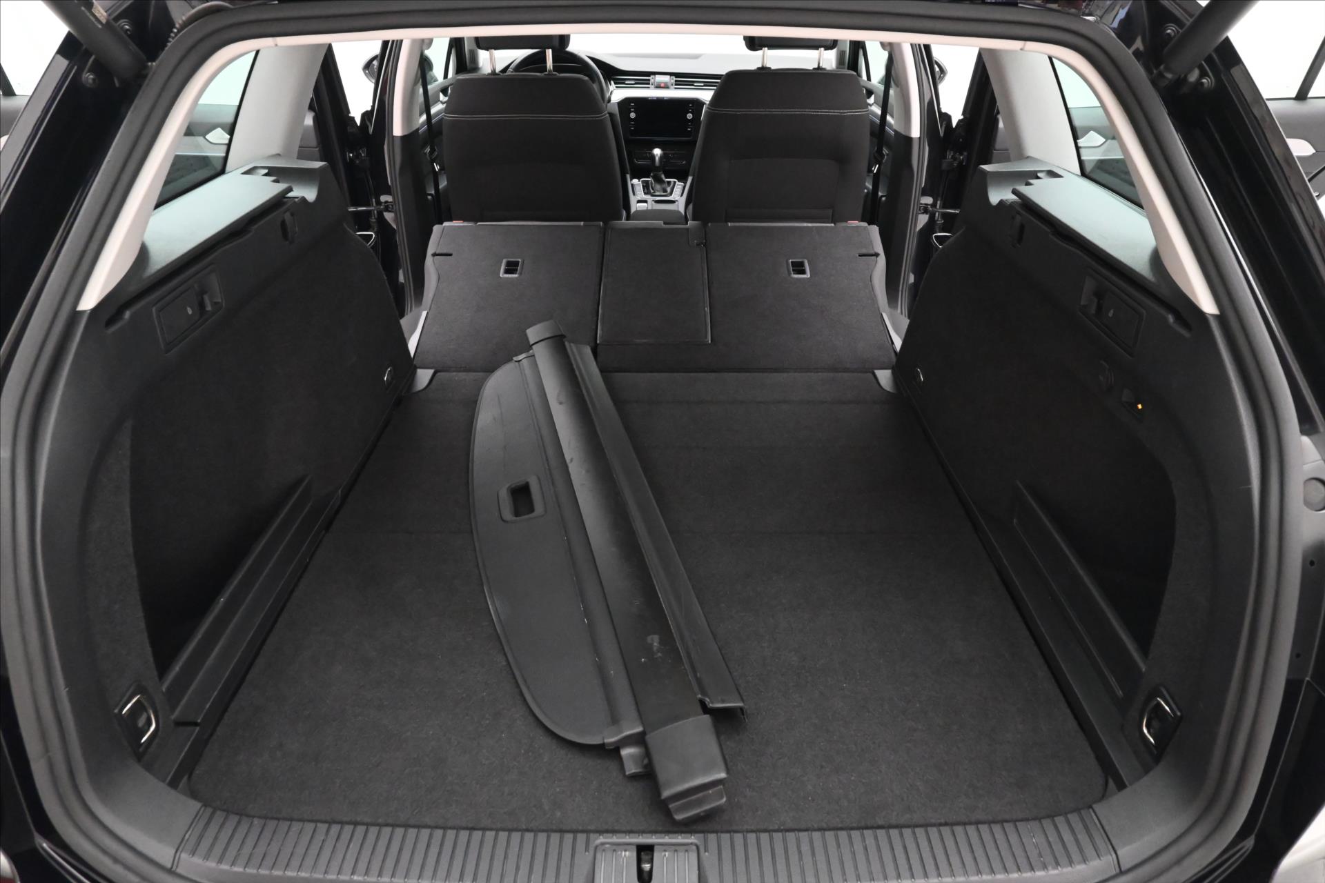 Hlavní fotografie vozu Volkswagen Passat 2,0 TDI 110kW DSG Business Záruka až 5 let (11)