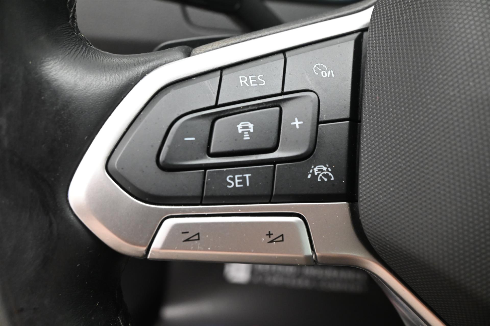 Hlavní fotografie vozu Volkswagen Passat 2,0 TDI 110kW DSG Business Záruka až 5 let (24)