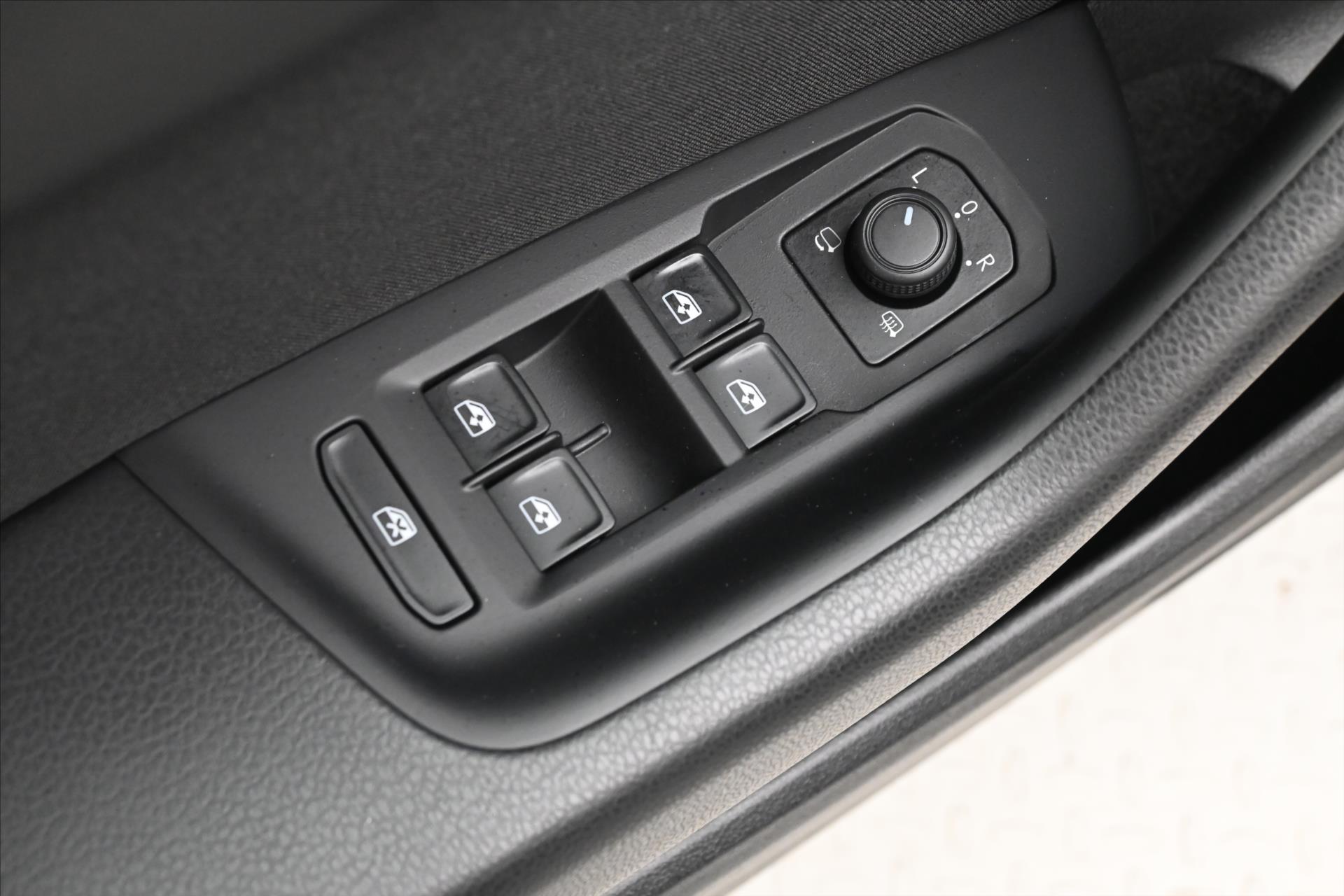 Hlavní fotografie vozu Volkswagen Passat 2,0 TDI 110kW DSG Business Záruka až 5 let (26)