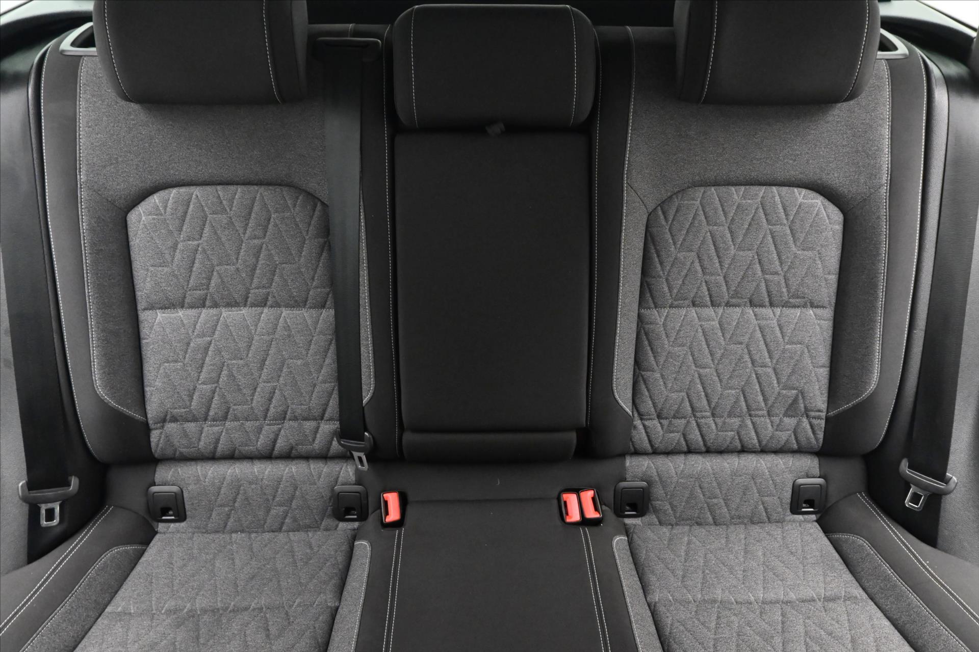 Hlavní fotografie vozu Volkswagen Passat 2,0 TDI 110kW DSG Business Záruka až 5 let (29)