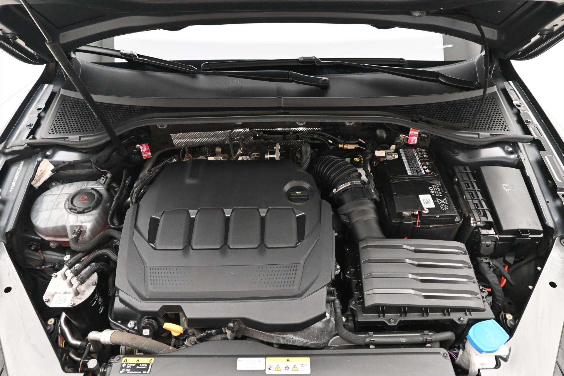 Hlavní fotografie vozu Volkswagen Passat 2,0 TDI 110kW DSG Business Záruka až 5 let (9)