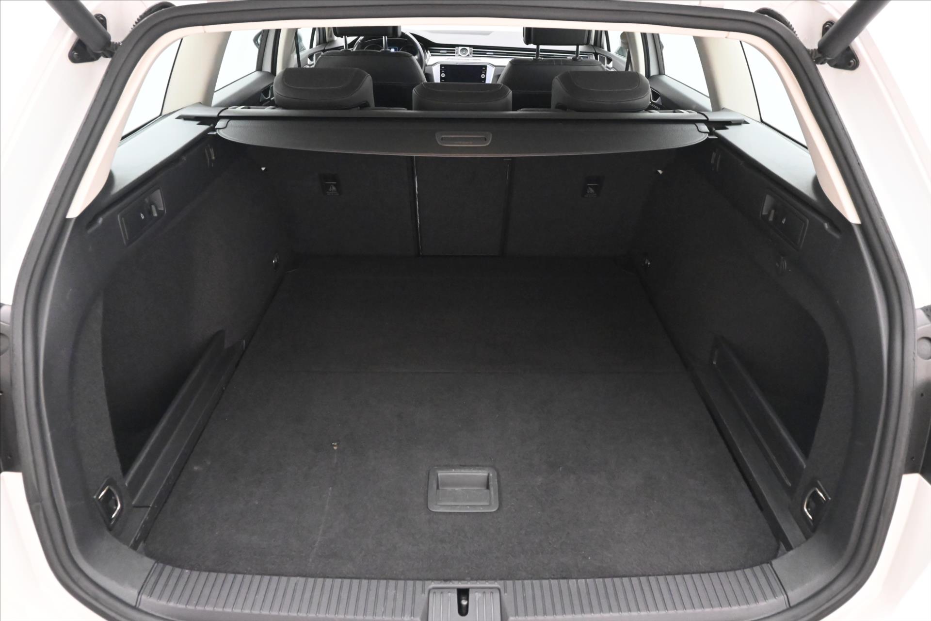 Main photo of the car Volkswagen Passat 2,0 TDI 140kW DSG Alltrack 4Motion Záruka až 5 let (11)