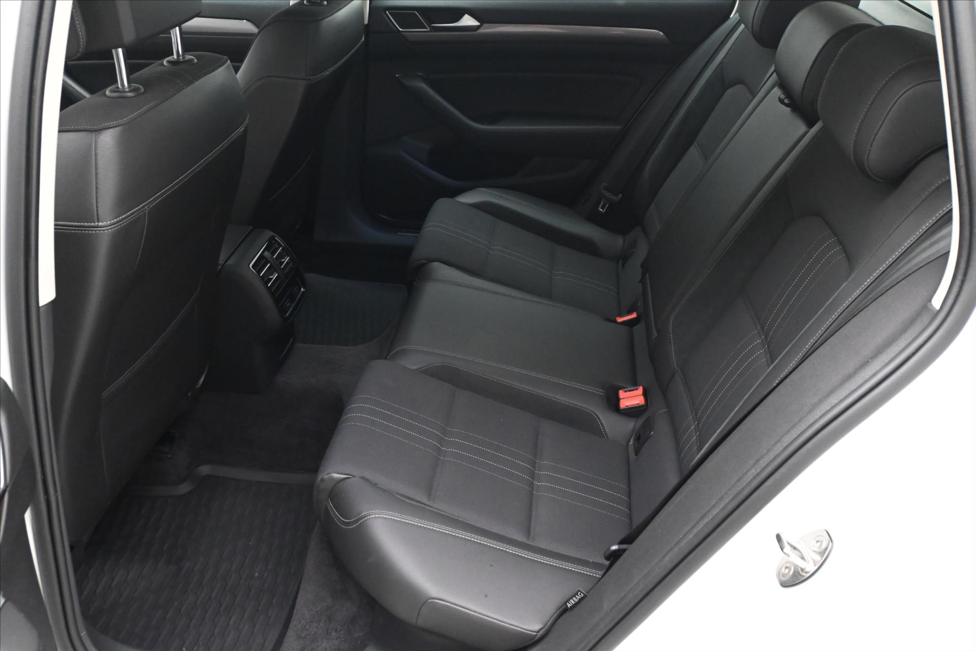 Main photo of the car Volkswagen Passat 2,0 TDI 140kW DSG Alltrack 4Motion Záruka až 5 let (15)