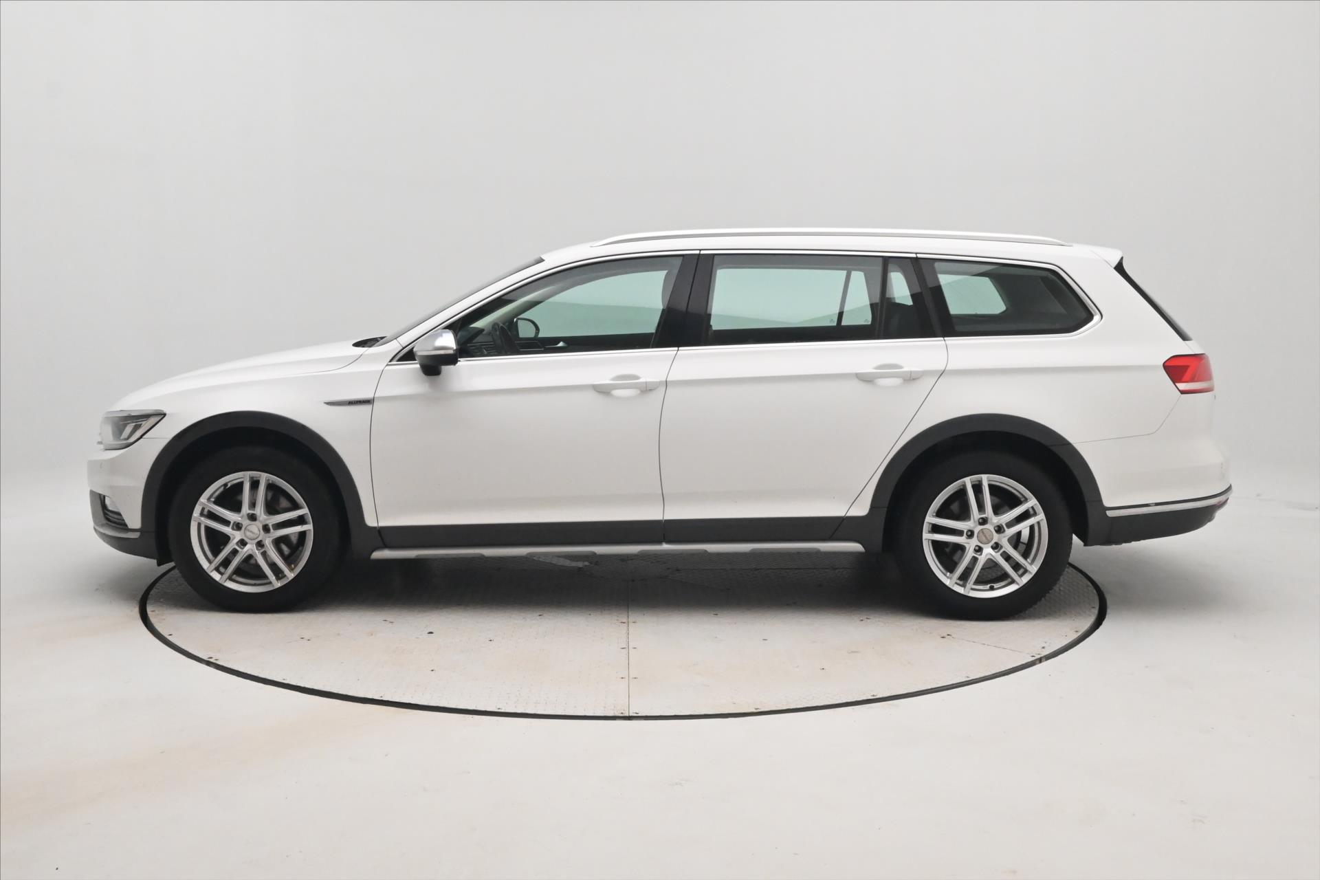 Main photo of the car Volkswagen Passat 2,0 TDI 140kW DSG Alltrack 4Motion Záruka až 5 let (9)