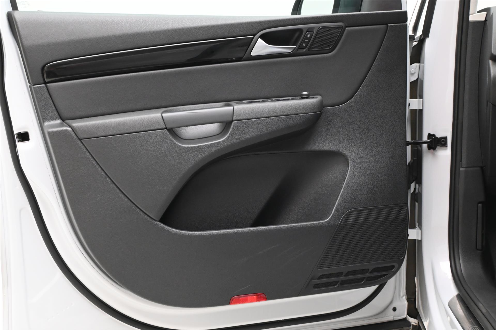 Hlavní fotografie vozu Seat Alhambra 1,4 TSI 110 kW FR-Line Záruka až 5 let (25)