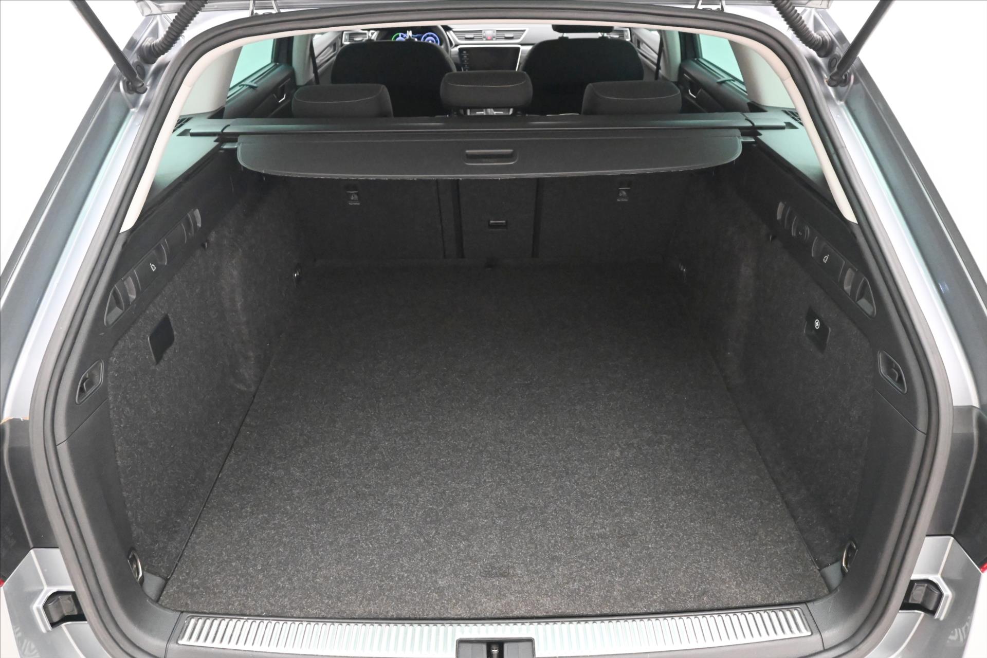 Hlavní fotografie vozu Škoda Superb 1,4 TSI iV 160 kW DSG Style Záruka až 5 let (10)