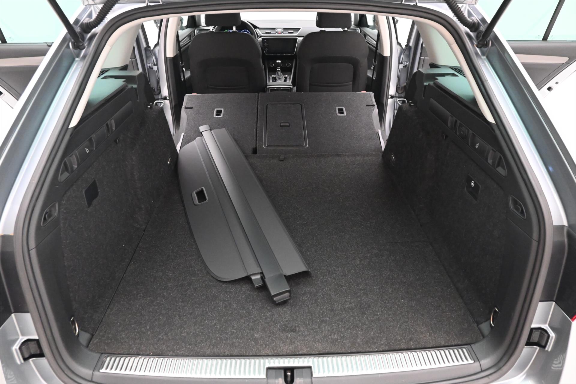 Hlavní fotografie vozu Škoda Superb 1,4 TSI iV 160 kW DSG Style Záruka až 5 let (11)