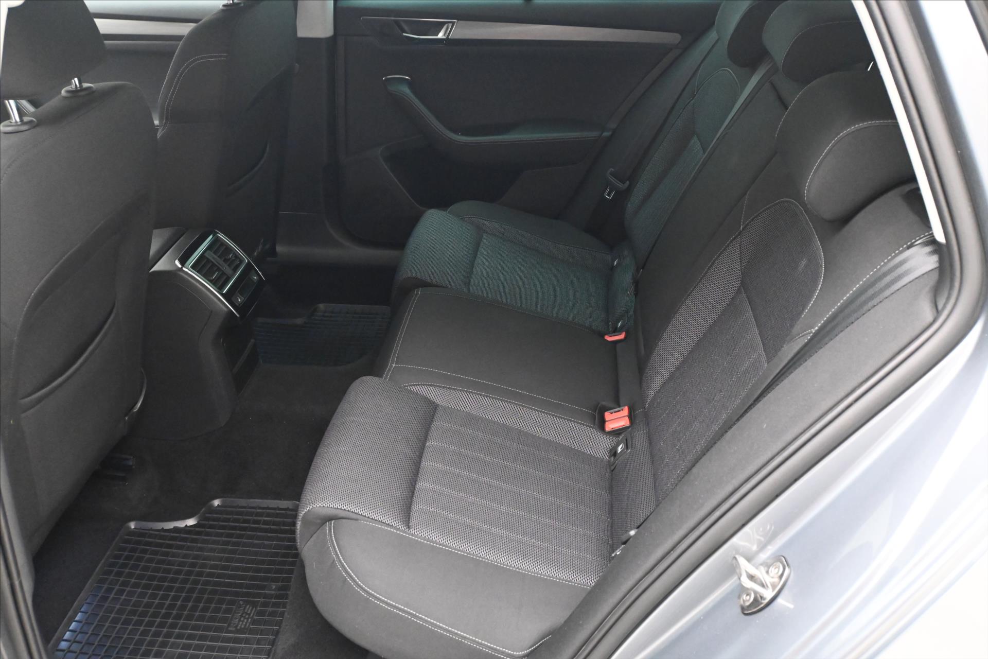 Hlavní fotografie vozu Škoda Superb 1,4 TSI iV 160 kW DSG Style Záruka až 5 let (14)