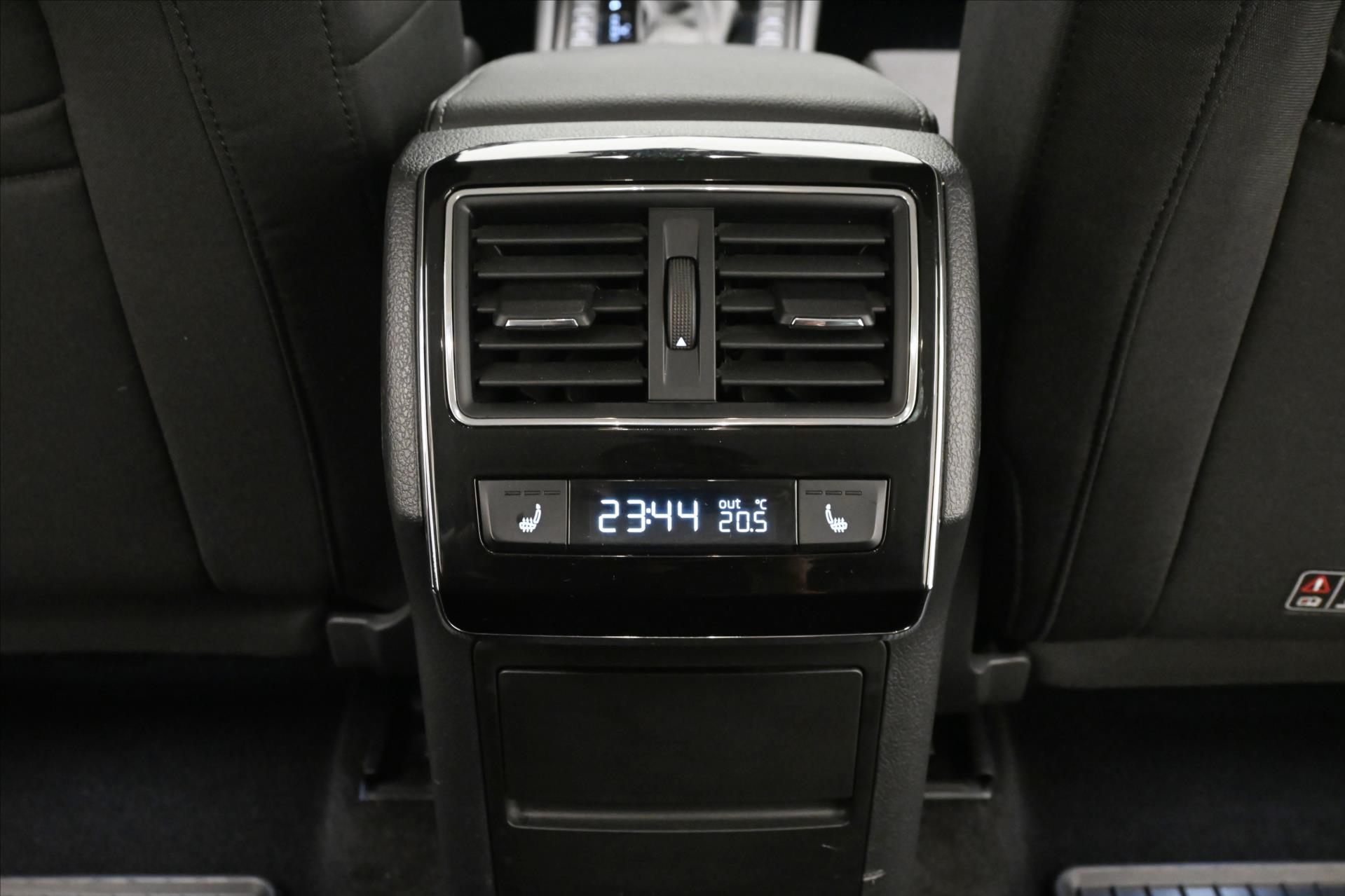 Hlavní fotografie vozu Škoda Superb 1,4 TSI iV 160 kW DSG Style Záruka až 5 let (22)