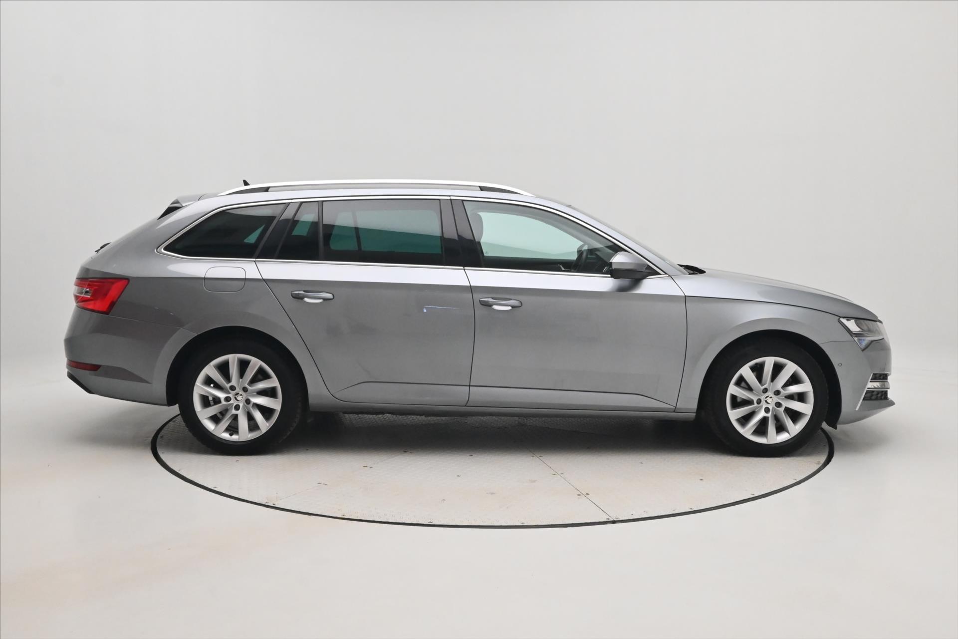 Hlavní fotografie vozu Škoda Superb 1,4 TSI iV 160 kW DSG Style Záruka až 5 let (4)