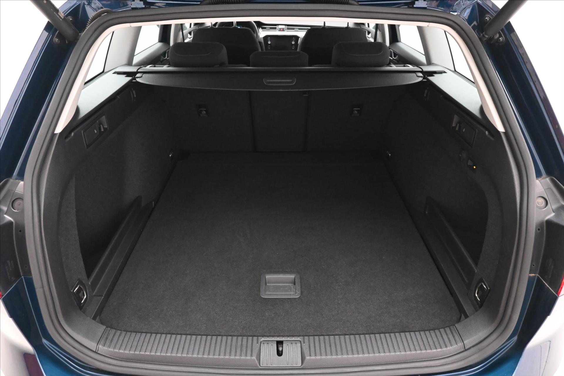 Hlavní fotografie vozu Volkswagen Passat 2,0 TDI 110kW DSG Záruka až 5 let (10)