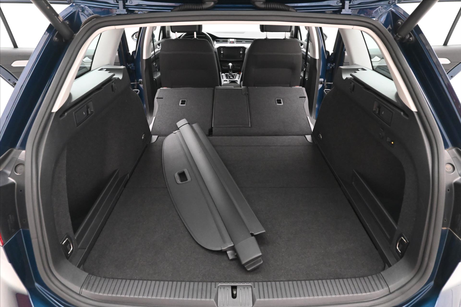 Main photo of the car Volkswagen Passat 2.0 TDI 110kW DSG Warranty up to 5 years (11)