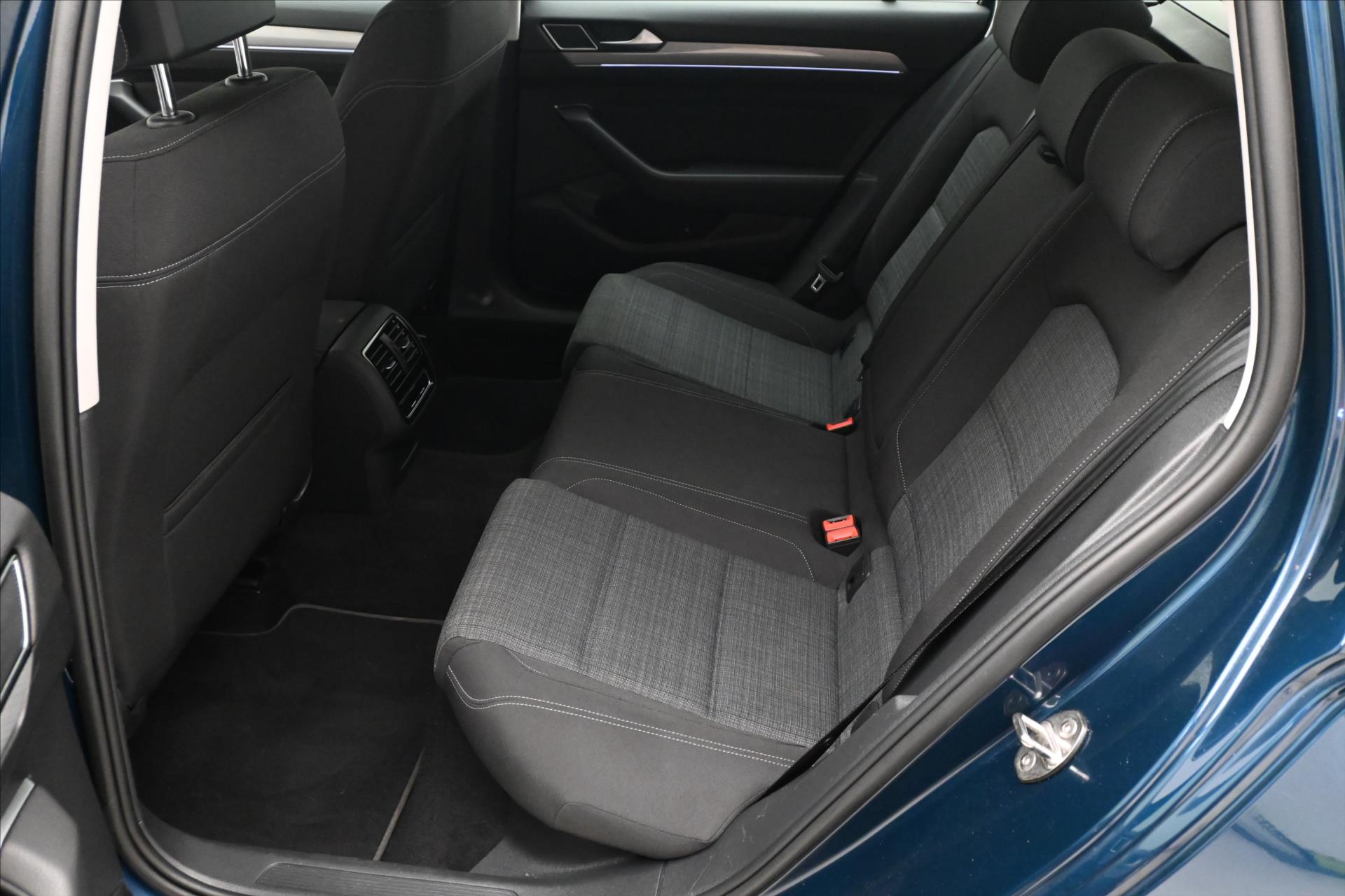 Hlavní fotografie vozu Volkswagen Passat 2,0 TDI 110kW DSG Záruka až 5 let (14)