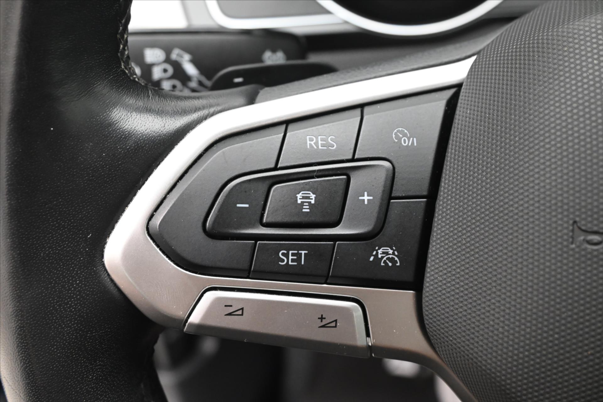 Main photo of the car Volkswagen Passat 2.0 TDI 110kW DSG Warranty up to 5 years (23)