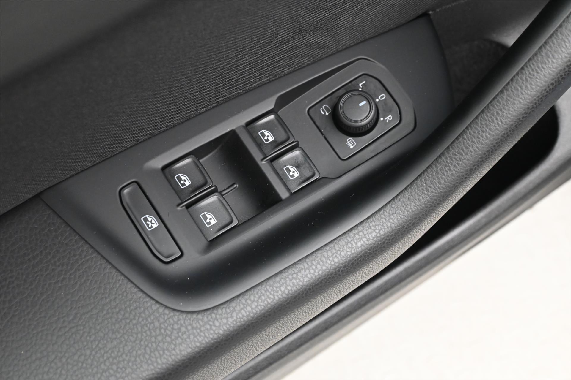 Main photo of the car Volkswagen Passat 2.0 TDI 110kW DSG Warranty up to 5 years (25)