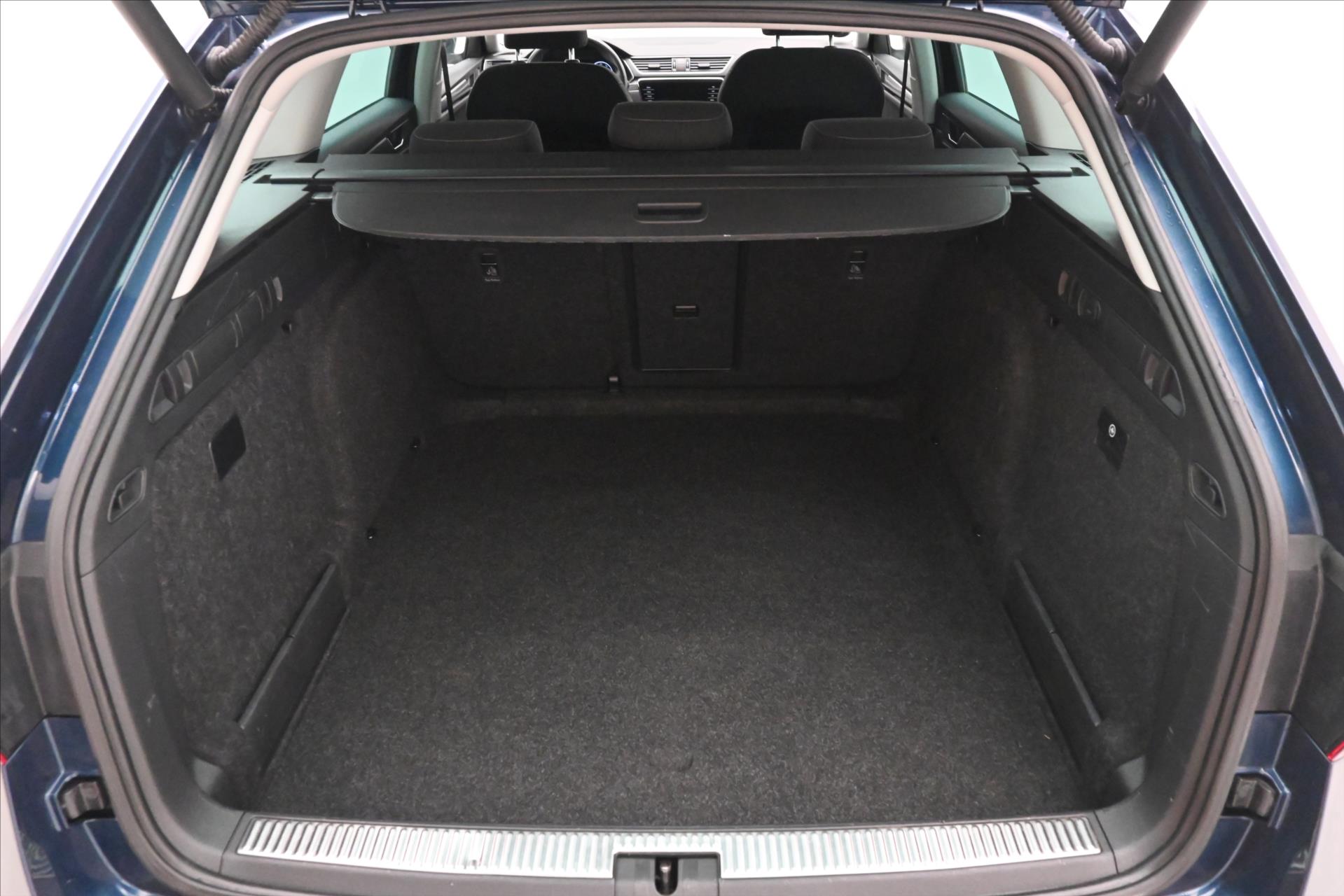 Main photo of the car Skoda Superb 2.0 TDI 110 kW DSG Style Warranty up to 5 years (10)
