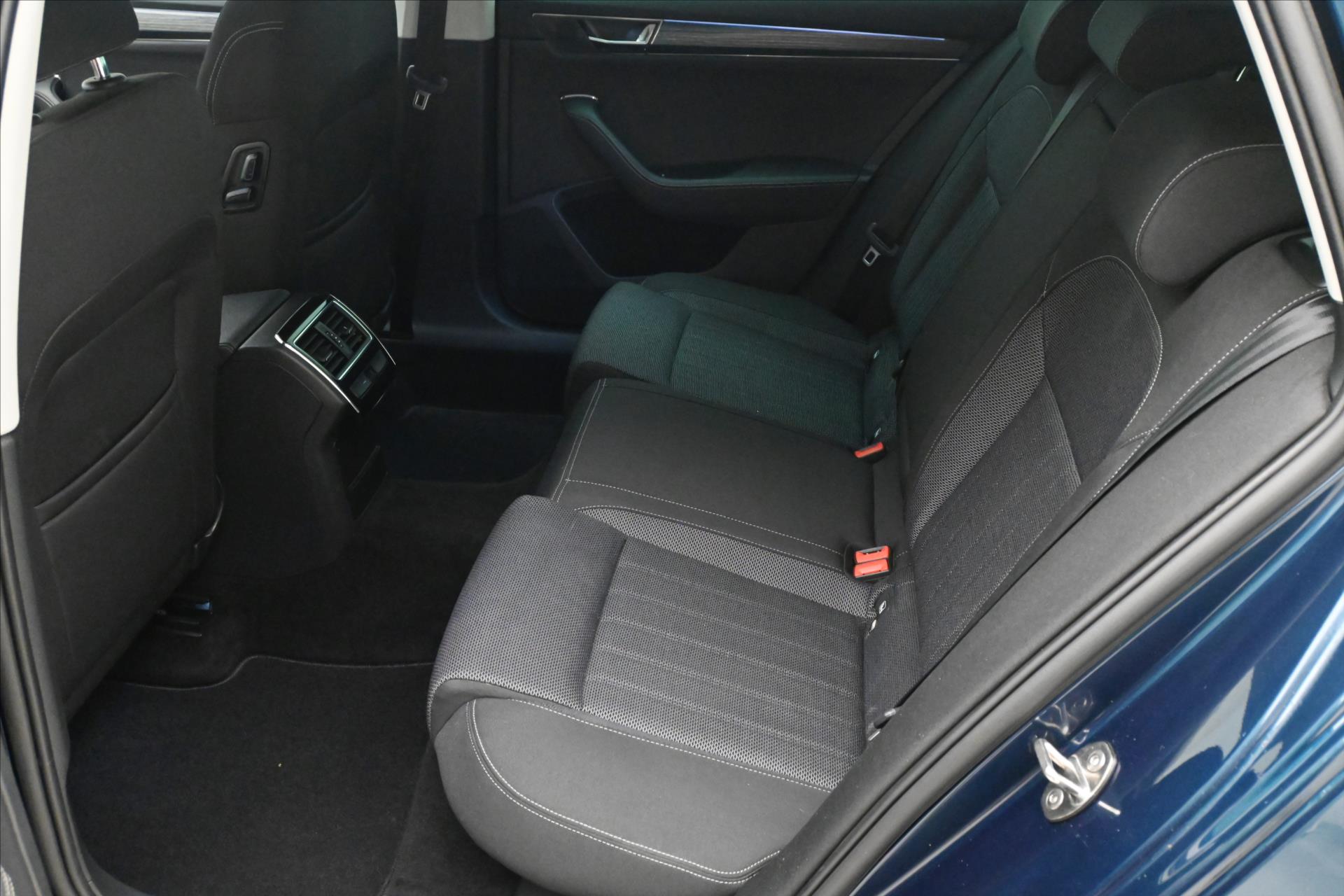 Main photo of the car Skoda Superb 2.0 TDI 110 kW DSG Style Warranty up to 5 years (14)