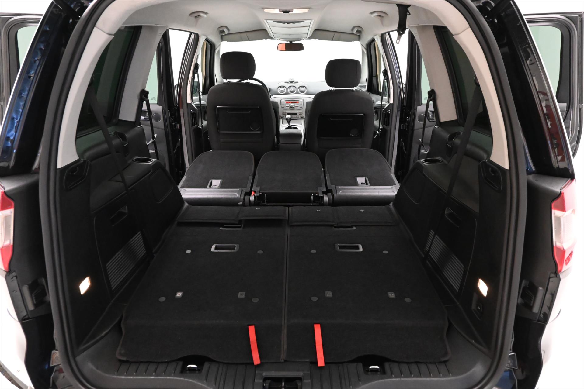 Hlavní fotografie vozu Ford Galaxy 2,0 TDCi 96 kW 7 Míst (11)