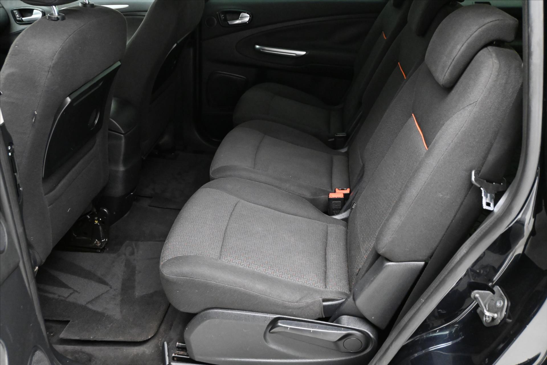 Hlavní fotografie vozu Ford Galaxy 2,0 TDCi 96 kW 7 Míst (14)