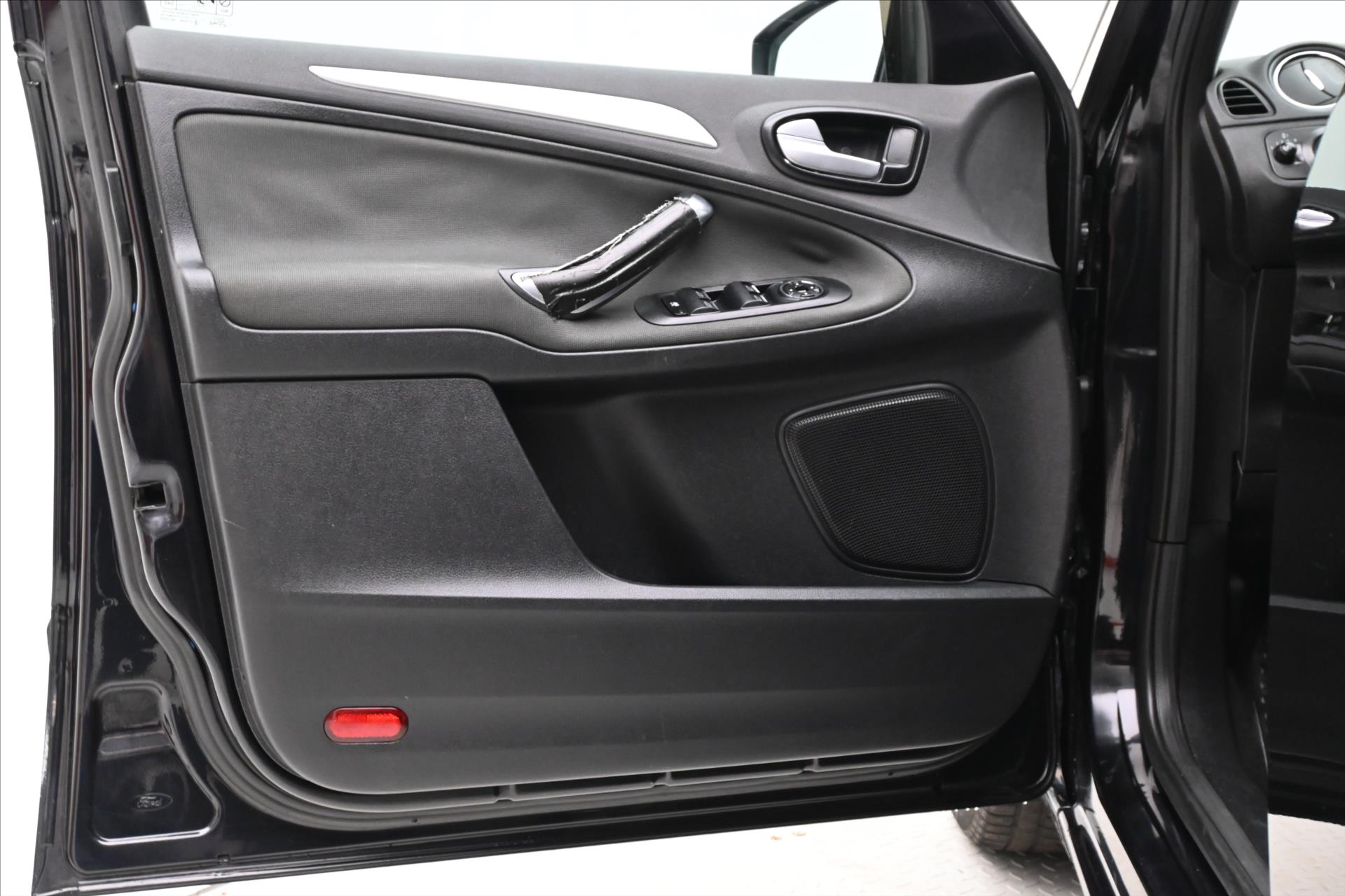 Hlavní fotografie vozu Ford Galaxy 2,0 TDCi 96 kW 7 Míst (22)