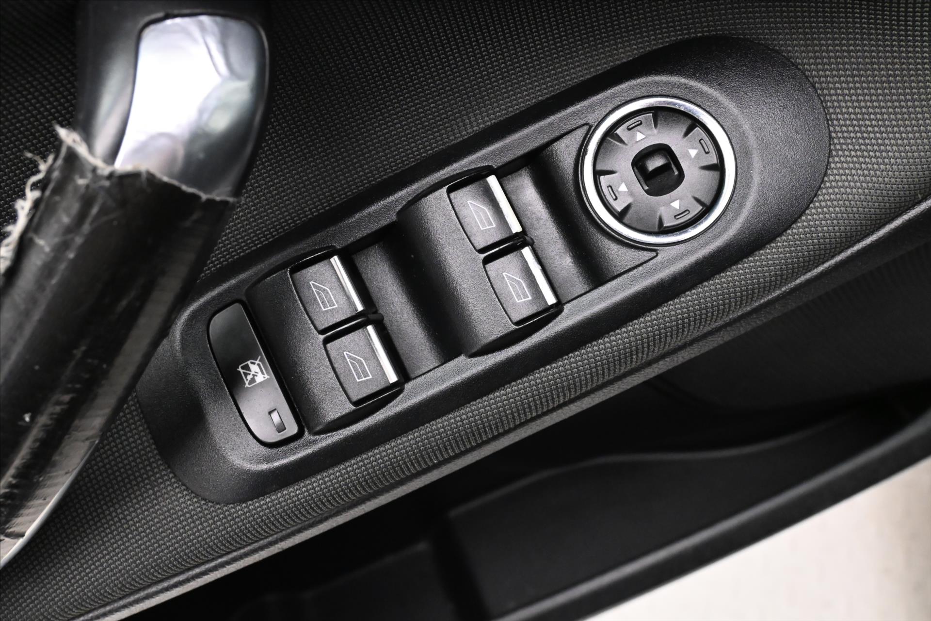 Hlavní fotografie vozu Ford Galaxy 2,0 TDCi 96 kW 7 Míst (23)