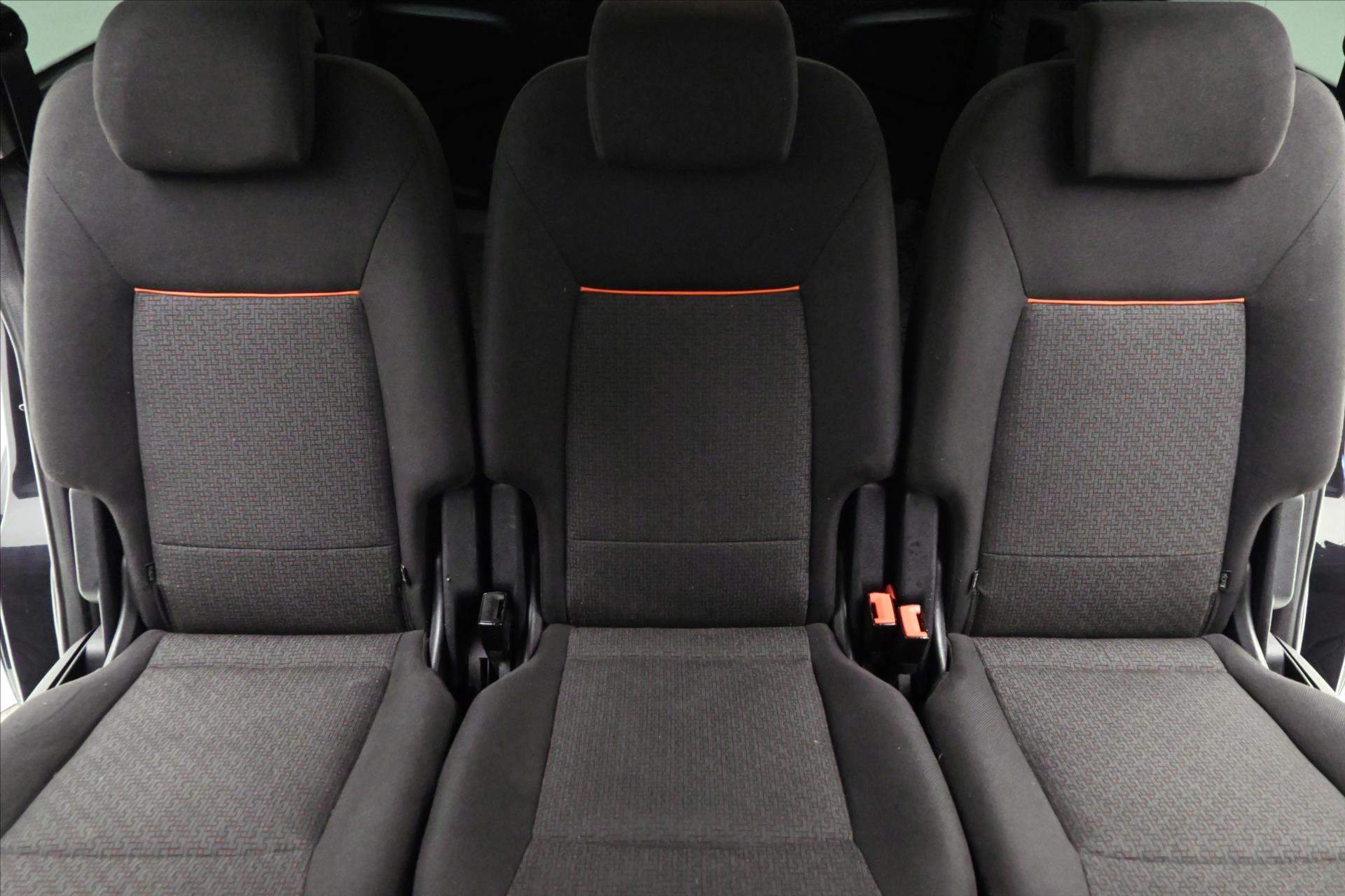 Hlavní fotografie vozu Ford Galaxy 2,0 TDCi 96 kW 7 Míst (25)