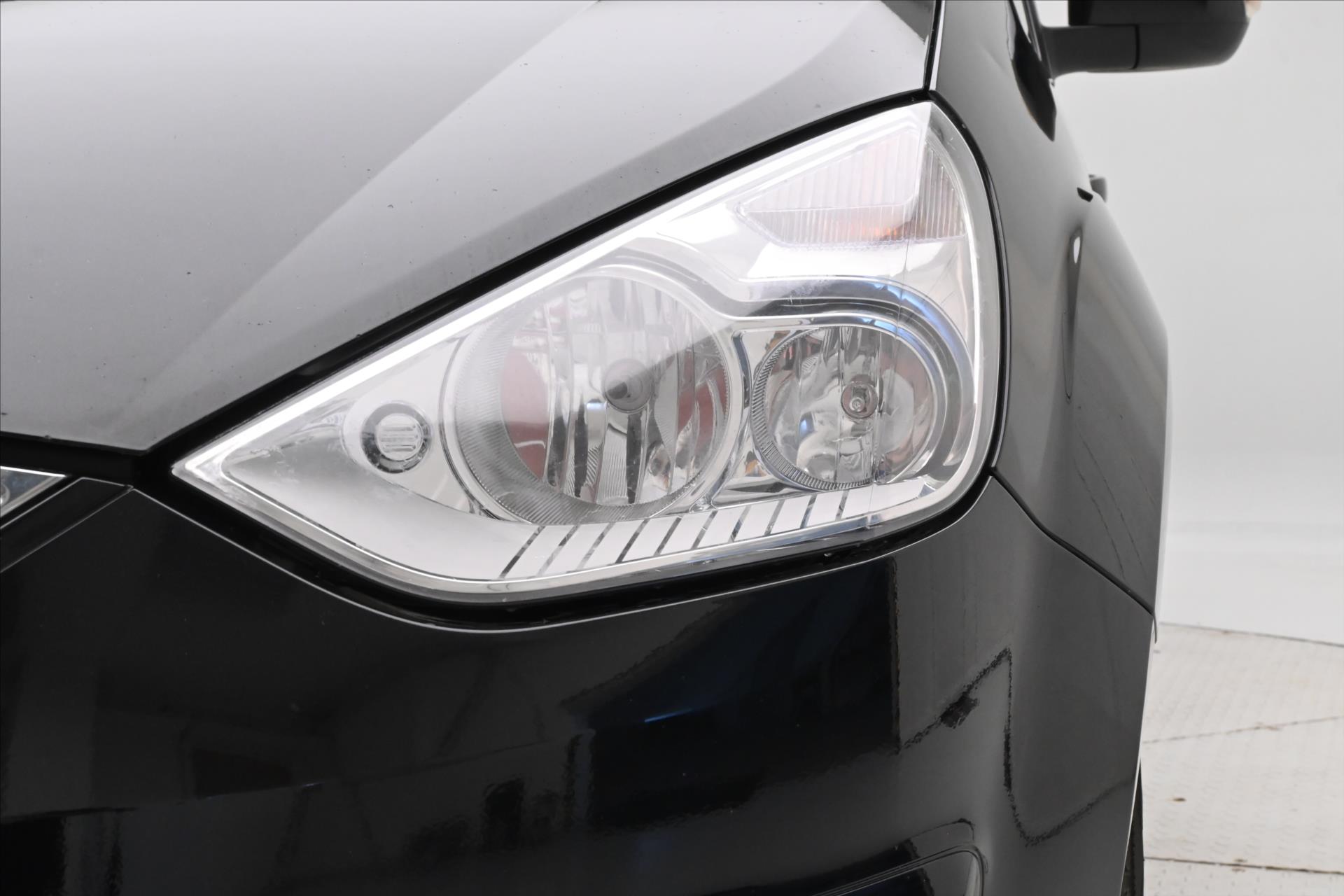 Hlavní fotografie vozu Ford Galaxy 2,0 TDCi 96 kW 7 Míst (27)