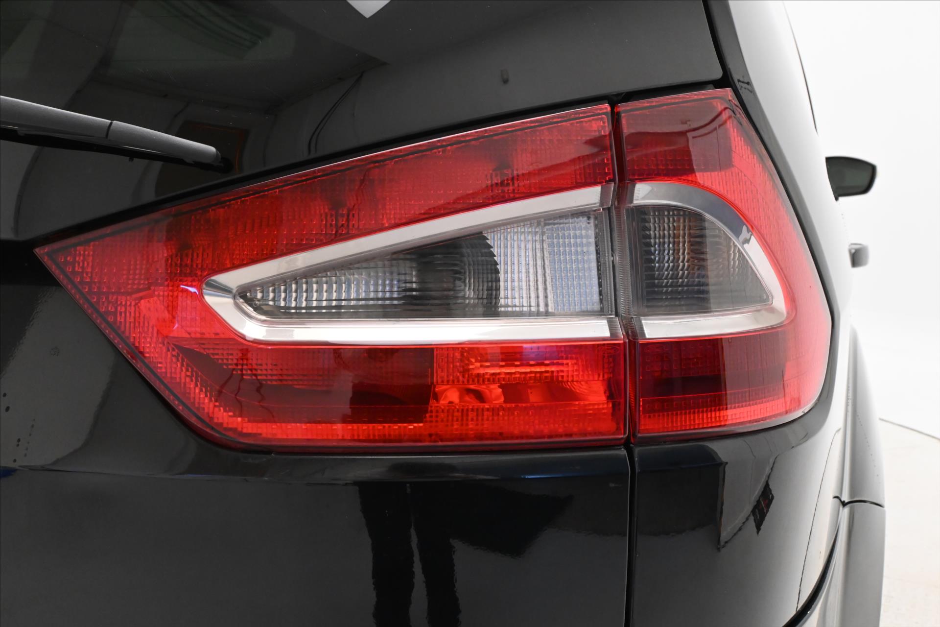 Hlavní fotografie vozu Ford Galaxy 2,0 TDCi 96 kW 7 Míst (28)