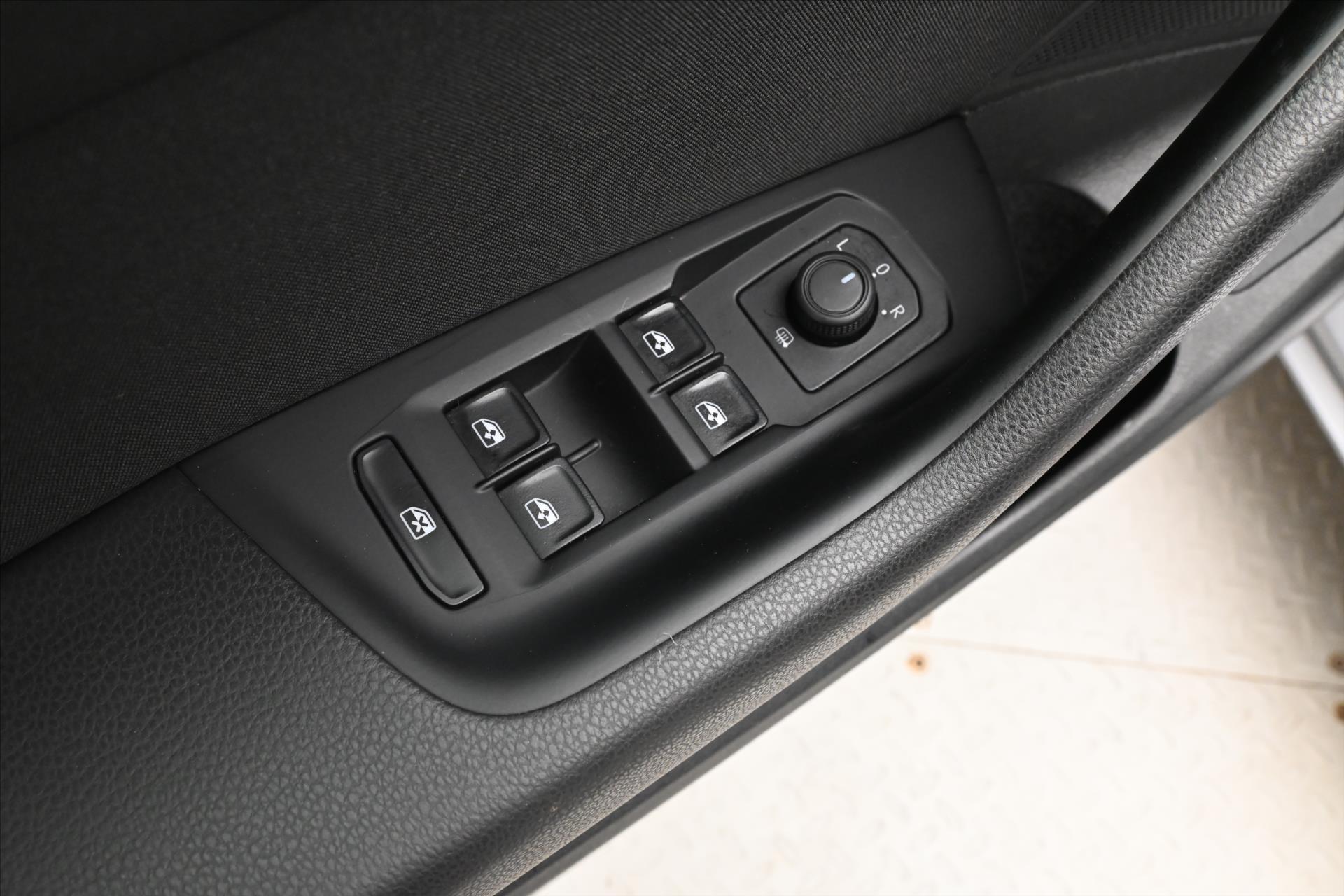 Hlavní fotografie vozu Volkswagen Passat 2,0 TDI 110 kW DSG Business Záruka až 5 let (26)