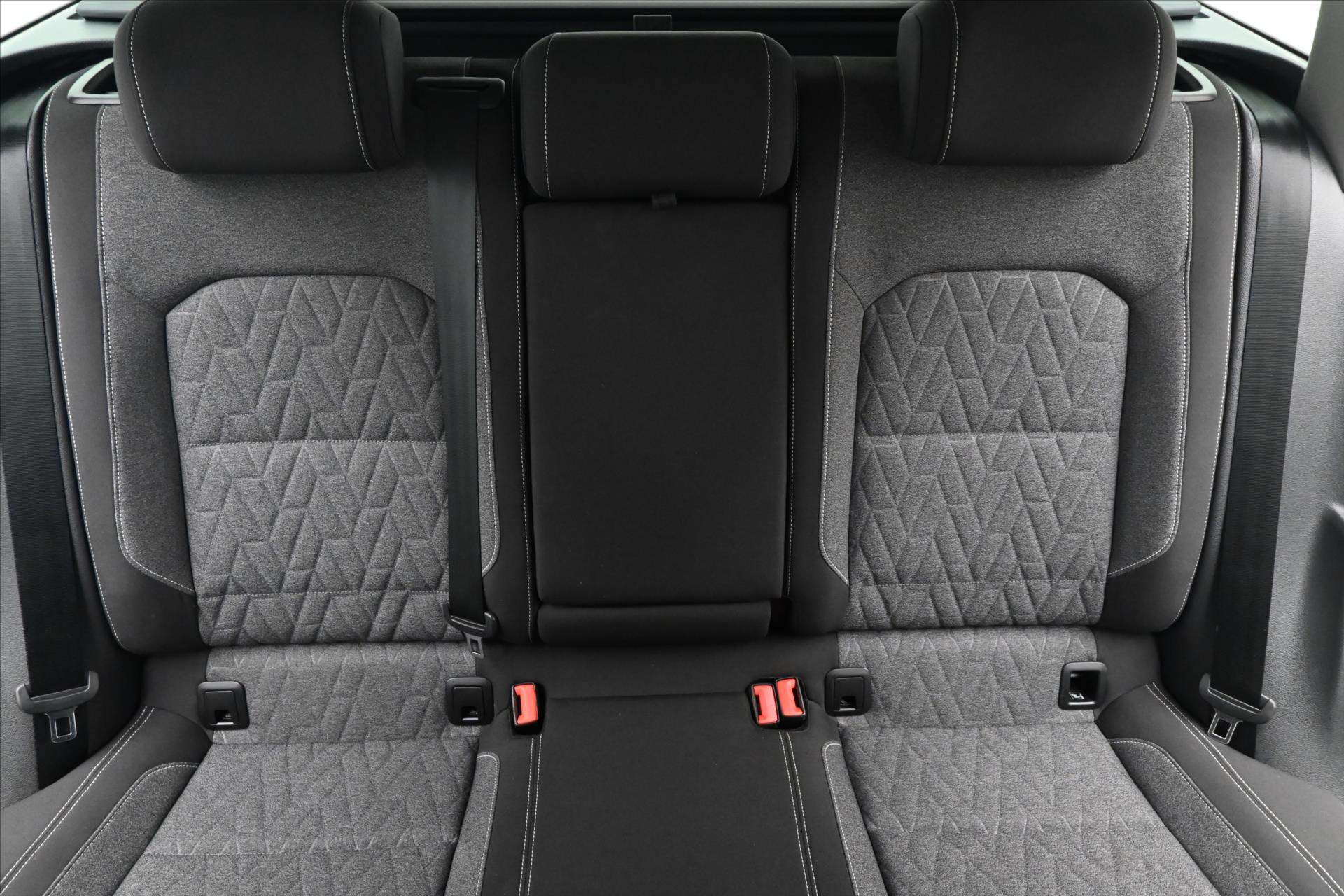 Hlavní fotografie vozu Volkswagen Passat 2,0 TDI 110 kW DSG Business Záruka až 5 let (28)