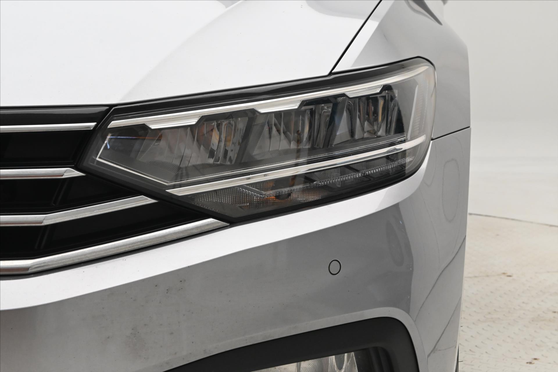 Hlavní fotografie vozu Volkswagen Passat 2,0 TDI 110 kW DSG Business Záruka až 5 let (30)