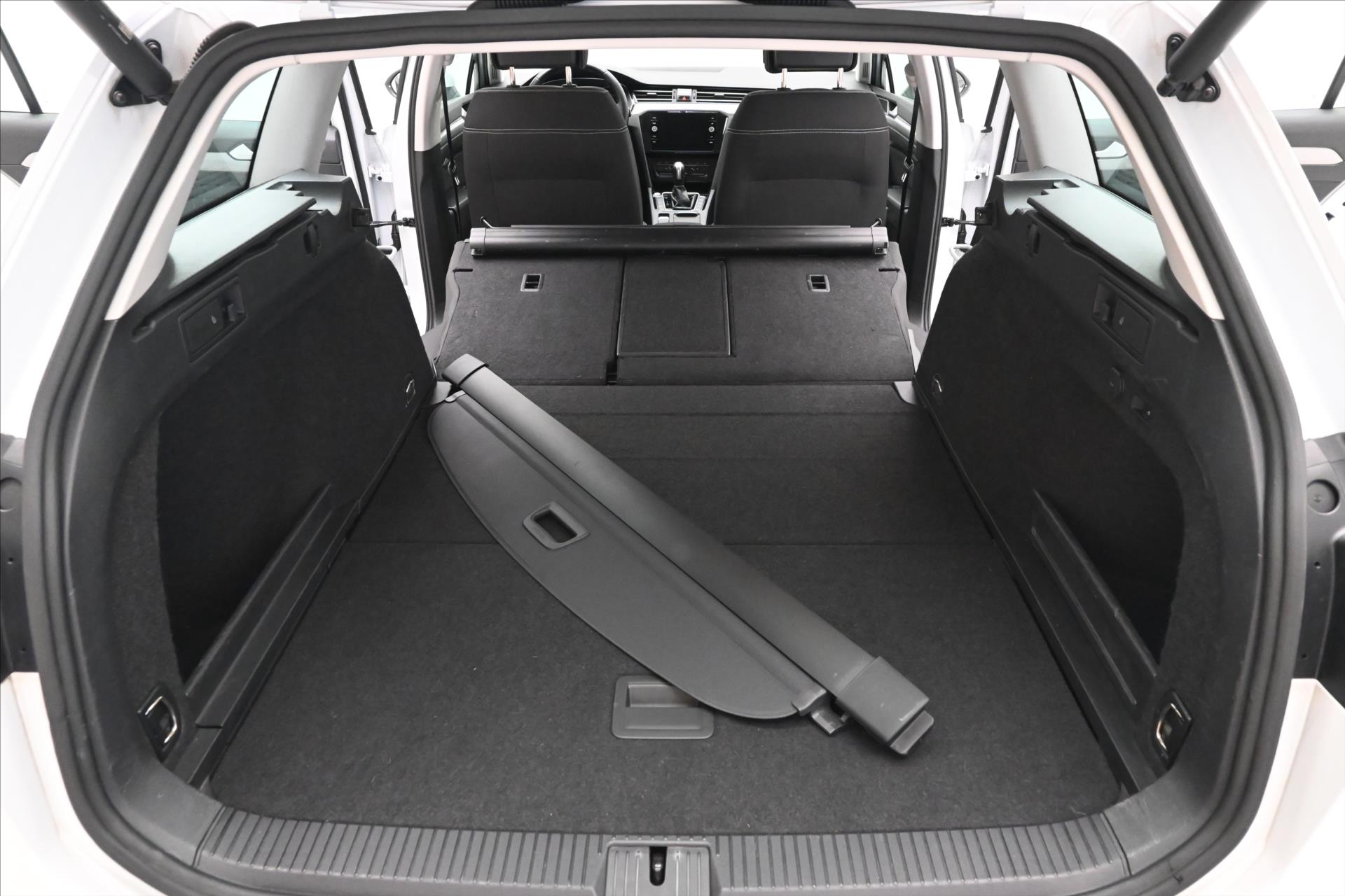 Hlavní fotografie vozu Volkswagen Passat 2,0 TDI 110 kW DSG Business Záruka až 5 let (11)