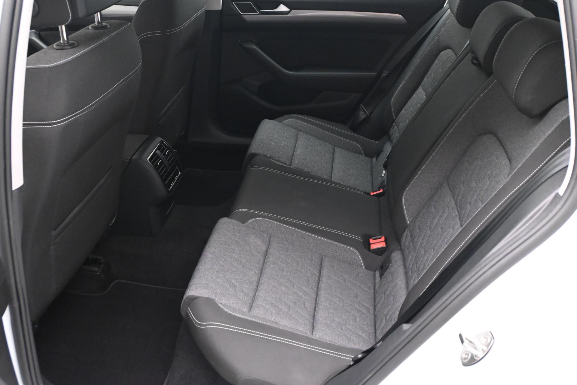 Hlavní fotografie vozu Volkswagen Passat 2,0 TDI 110 kW DSG Business Záruka až 5 let (14)