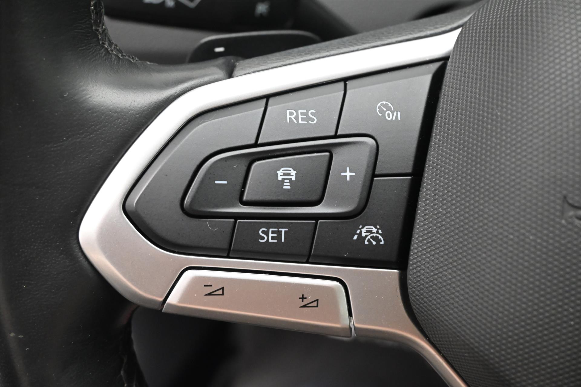 Hlavní fotografie vozu Volkswagen Passat 2,0 TDI 110 kW DSG Business Záruka až 5 let (24)