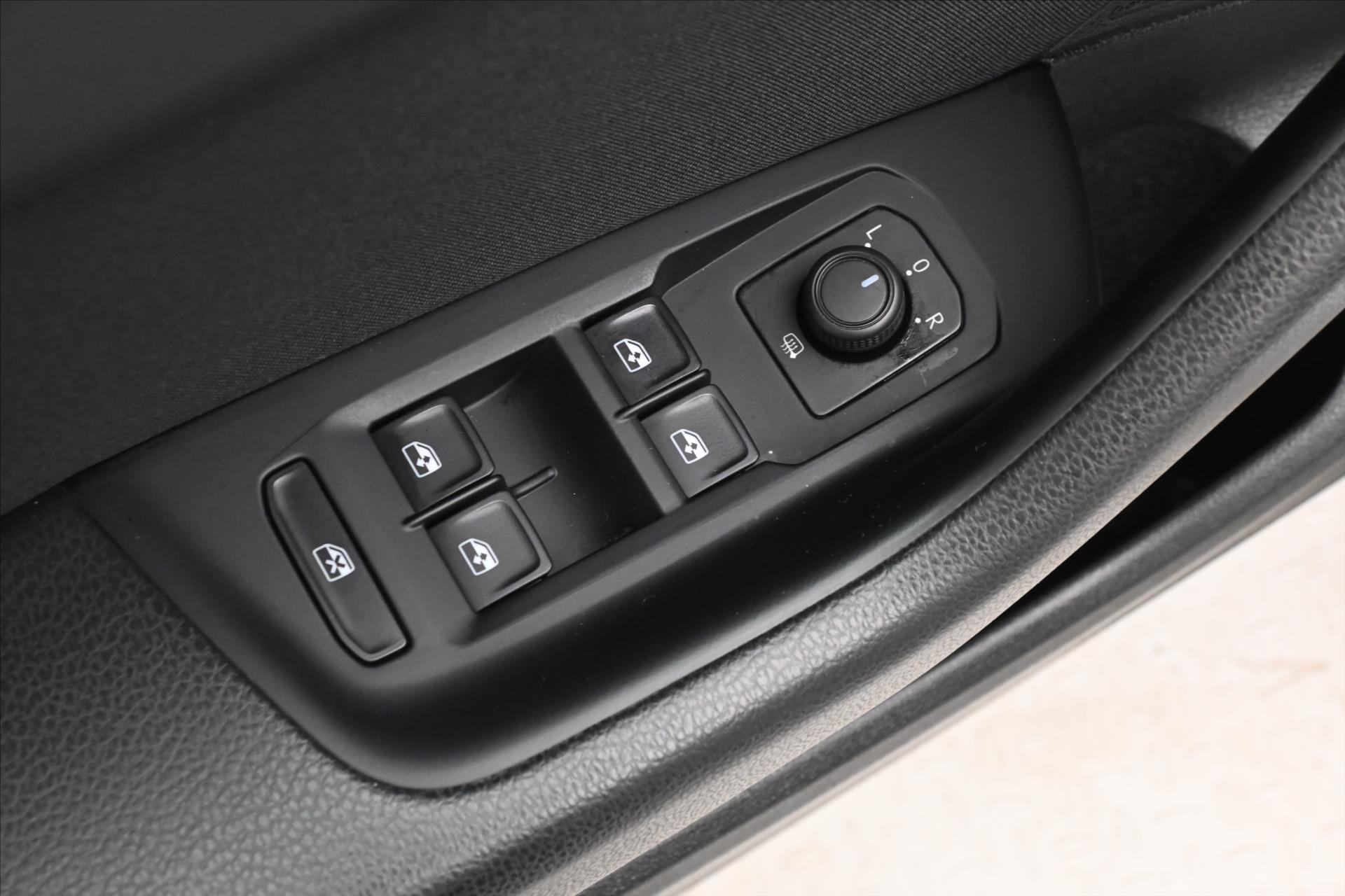 Hlavní fotografie vozu Volkswagen Passat 2,0 TDI 110 kW DSG Business Záruka až 5 let (26)