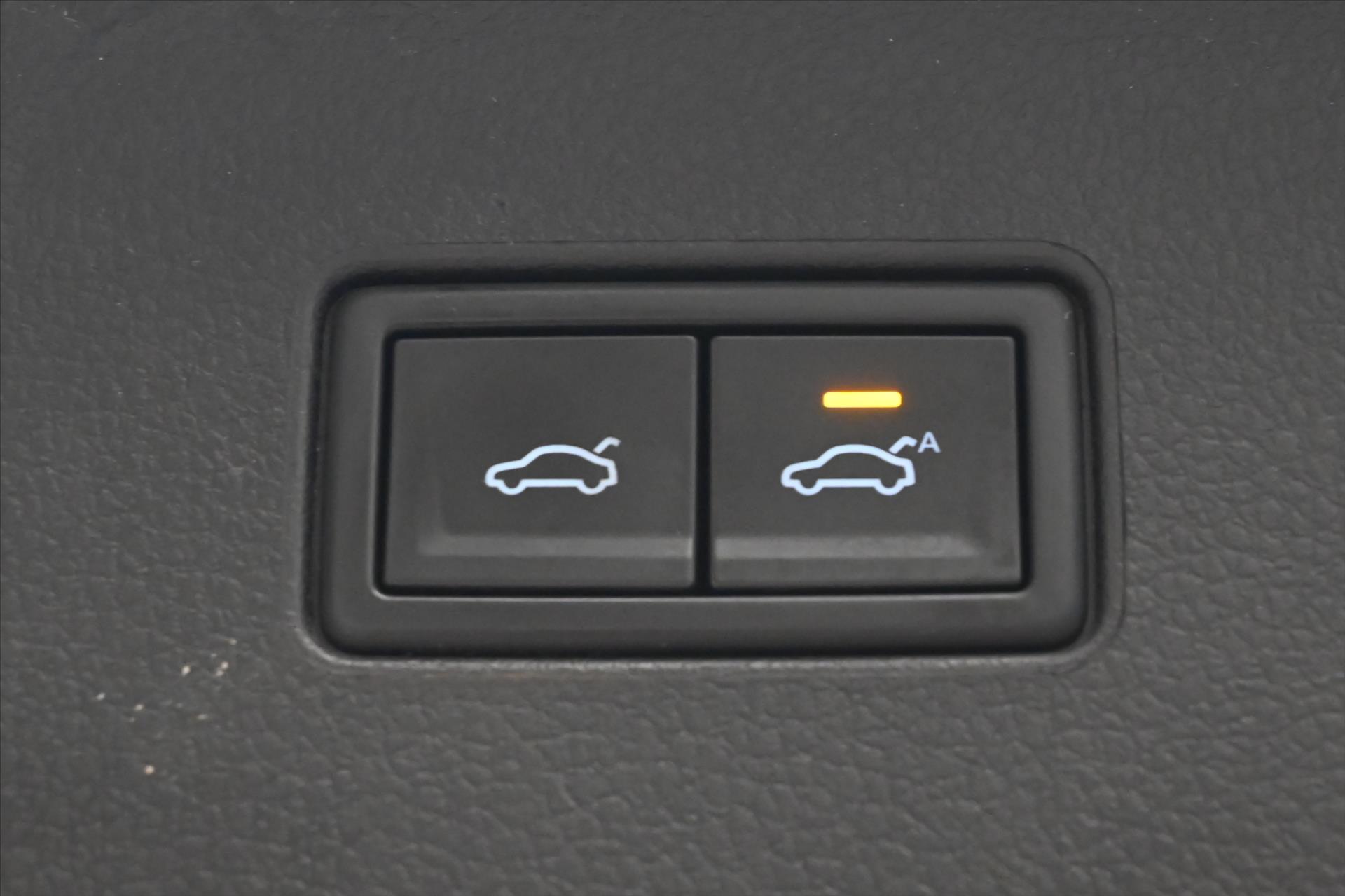 Hlavní fotografie vozu Volkswagen Passat 2,0 TDI 110 kW DSG Business Záruka až 5 let (28)